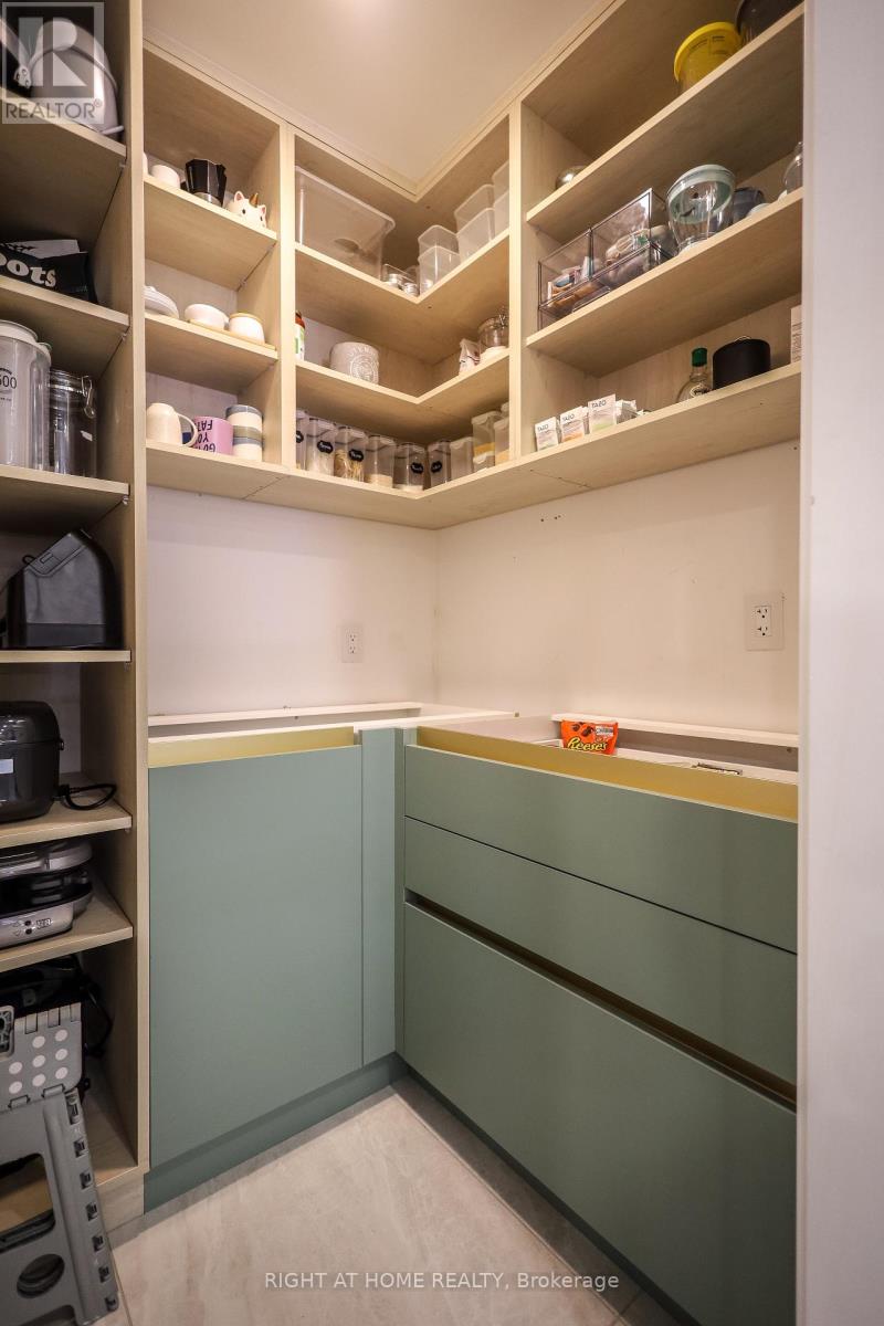 11 Sparta Road, Toronto, Ontario  M6L 2M4 - Photo 12 - W12938398