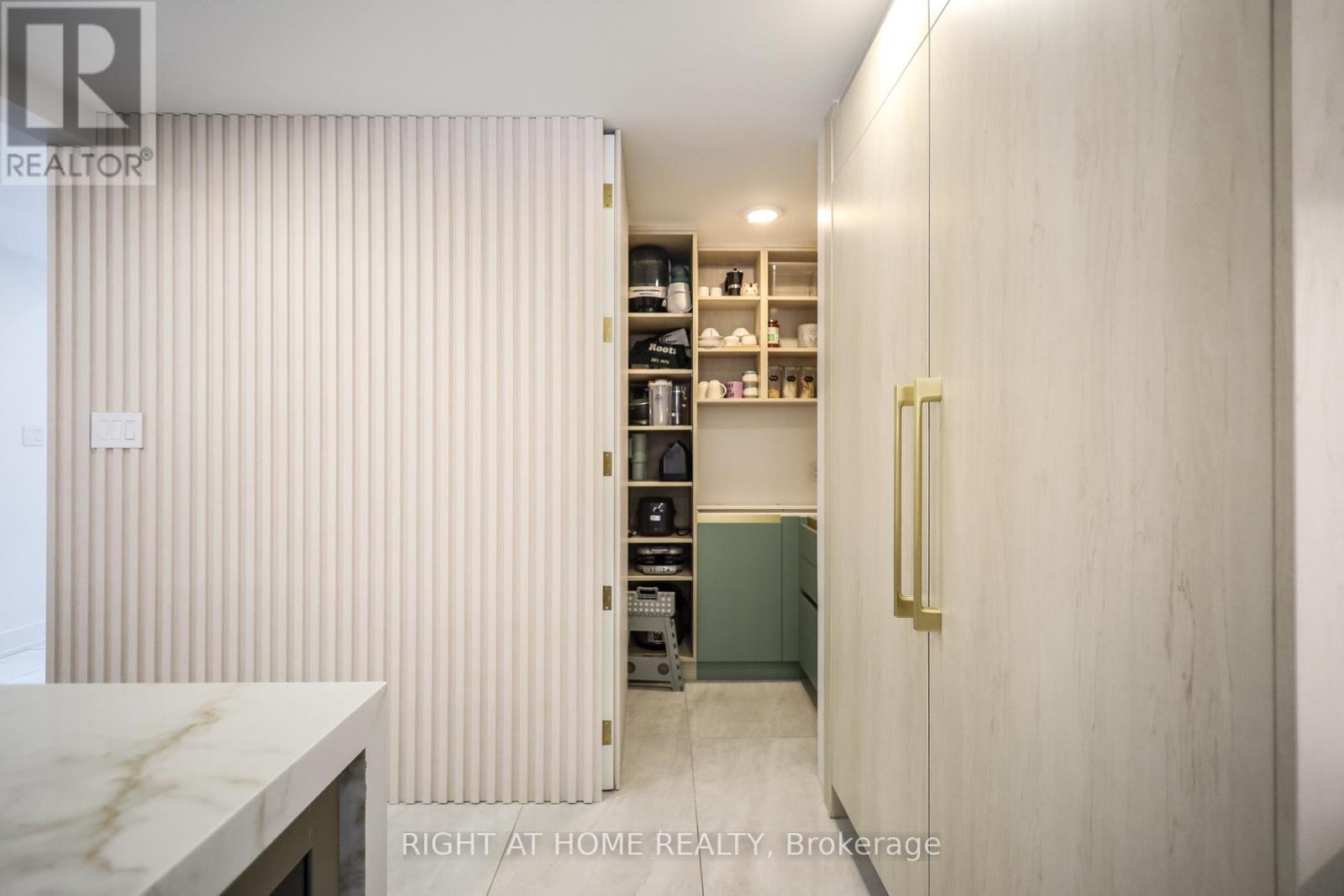 11 Sparta Road, Toronto, Ontario  M6L 2M4 - Photo 13 - W12938398