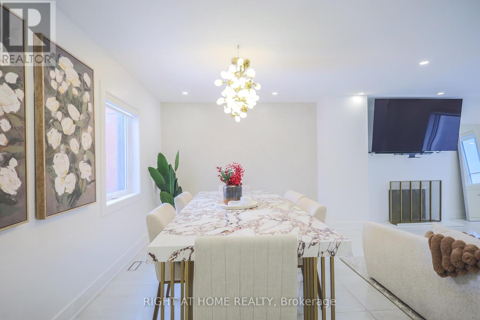 11 Sparta Road, Toronto, Ontario  M6L 2M4 - Photo 15 - W12938398