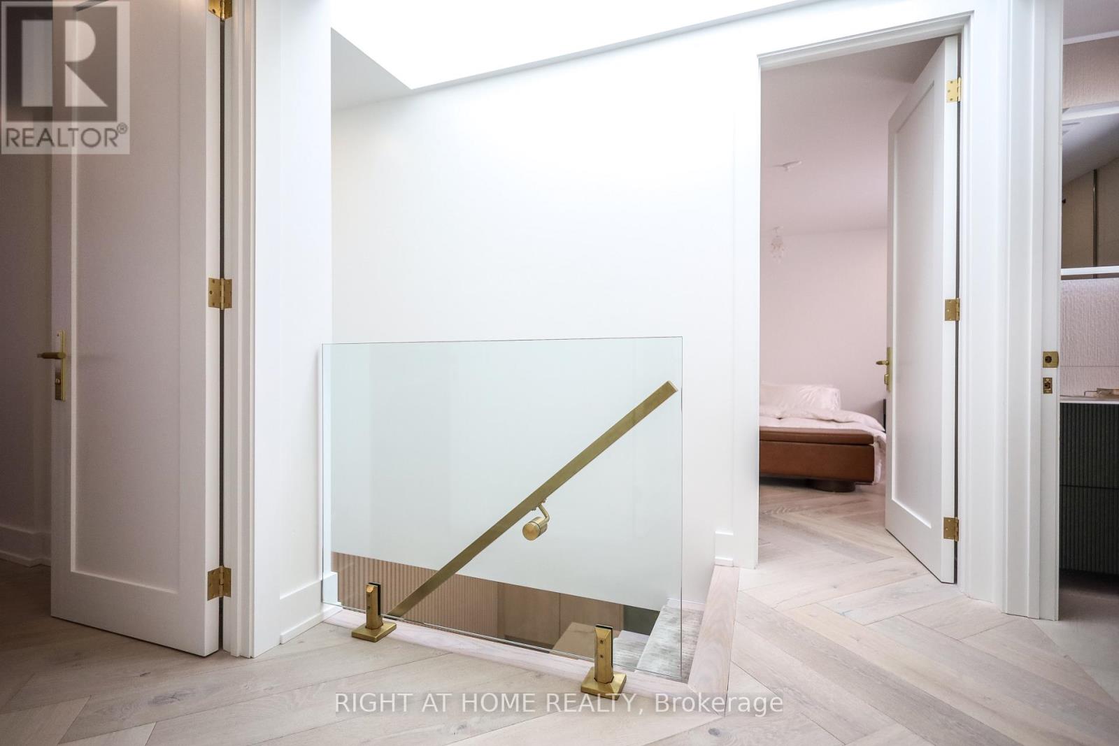 11 Sparta Road, Toronto, Ontario  M6L 2M4 - Photo 19 - W12938398