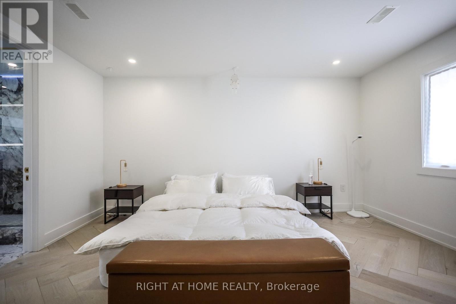 11 Sparta Road, Toronto, Ontario  M6L 2M4 - Photo 20 - W12938398