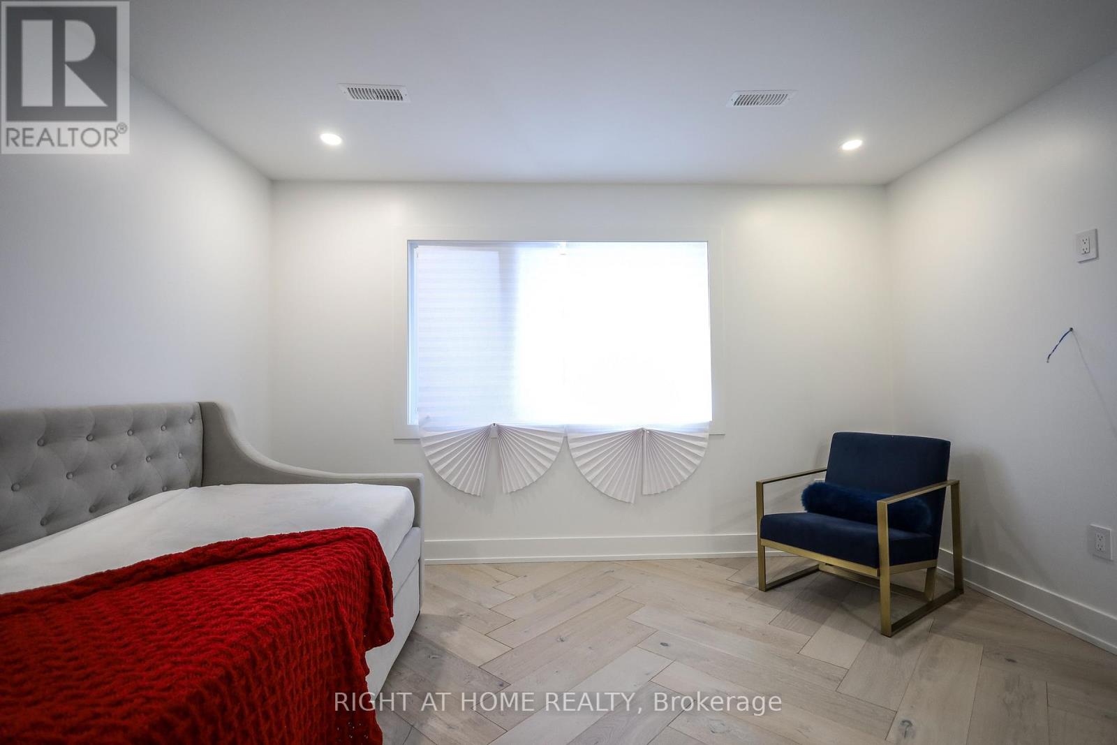 11 Sparta Road, Toronto, Ontario  M6L 2M4 - Photo 29 - W12938398