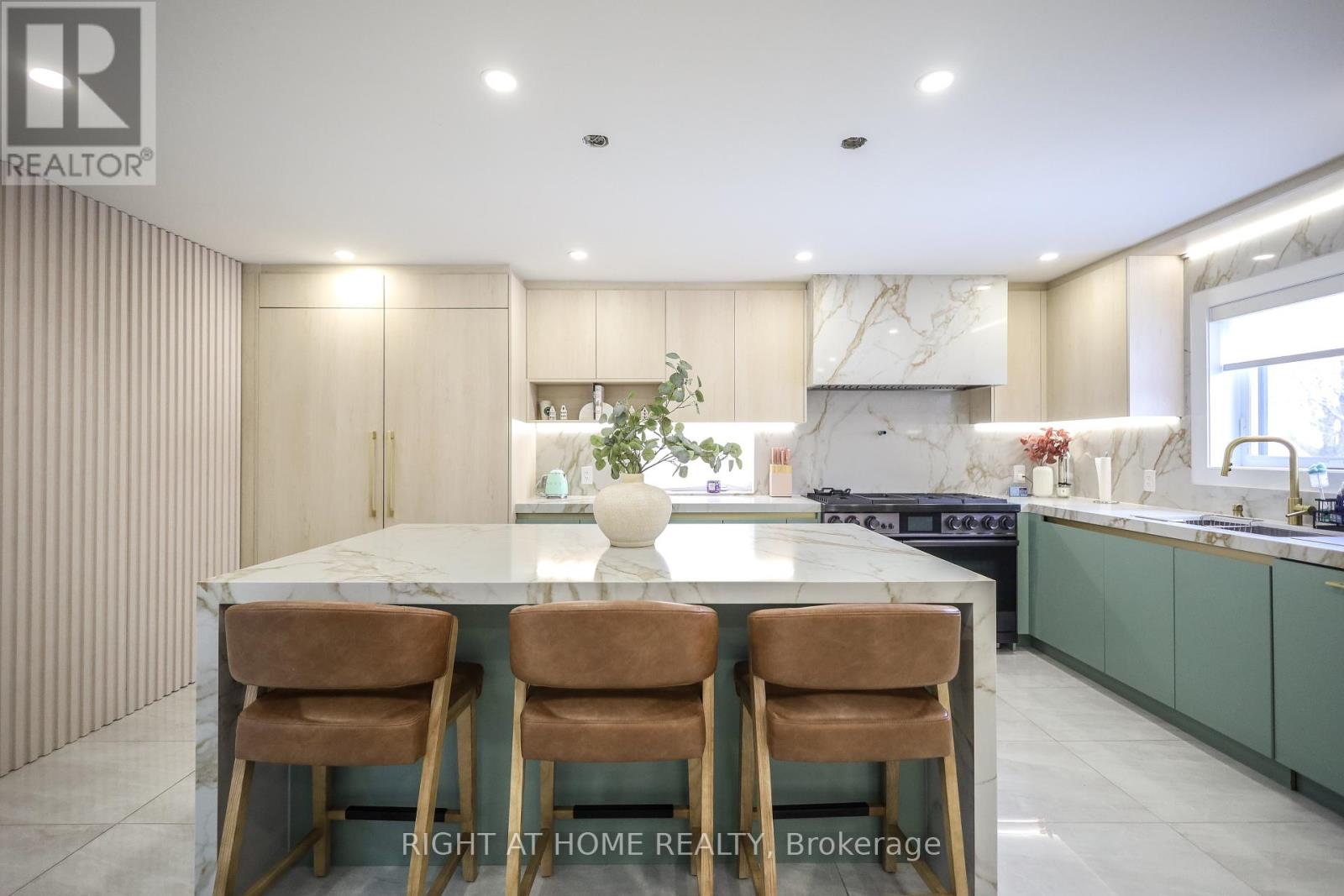 11 Sparta Road, Toronto, Ontario  M6L 2M4 - Photo 3 - W12938398