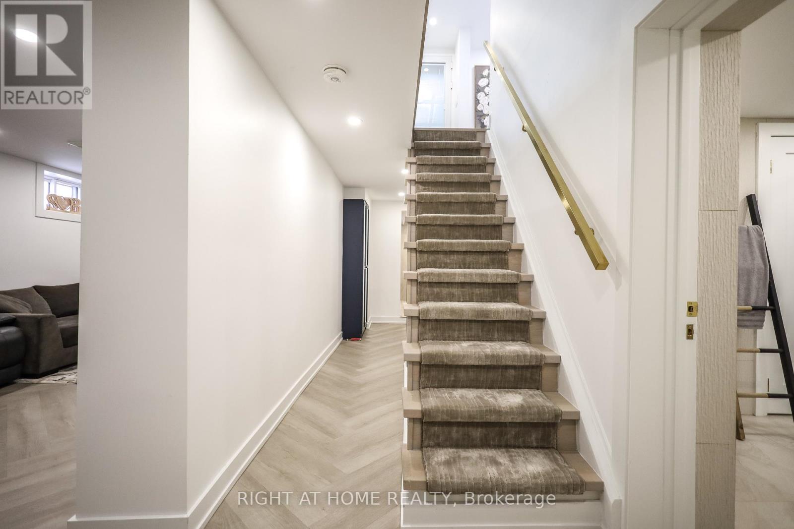 11 Sparta Road, Toronto, Ontario  M6L 2M4 - Photo 30 - W12938398