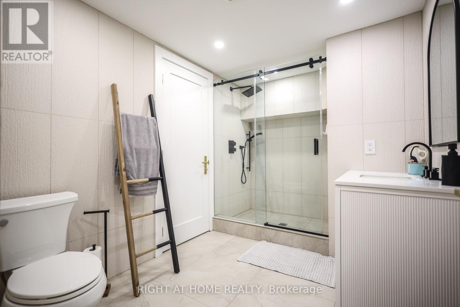 11 Sparta Road, Toronto, Ontario  M6L 2M4 - Photo 34 - W12938398