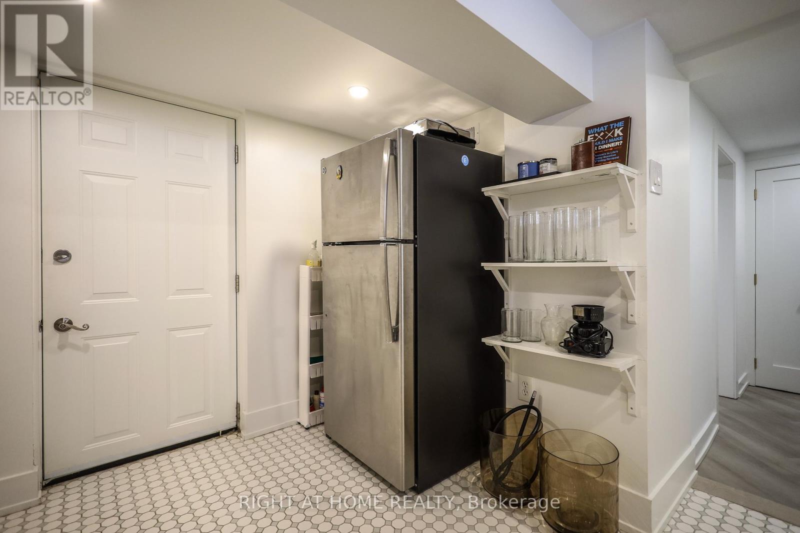 11 Sparta Road, Toronto, Ontario  M6L 2M4 - Photo 39 - W12938398