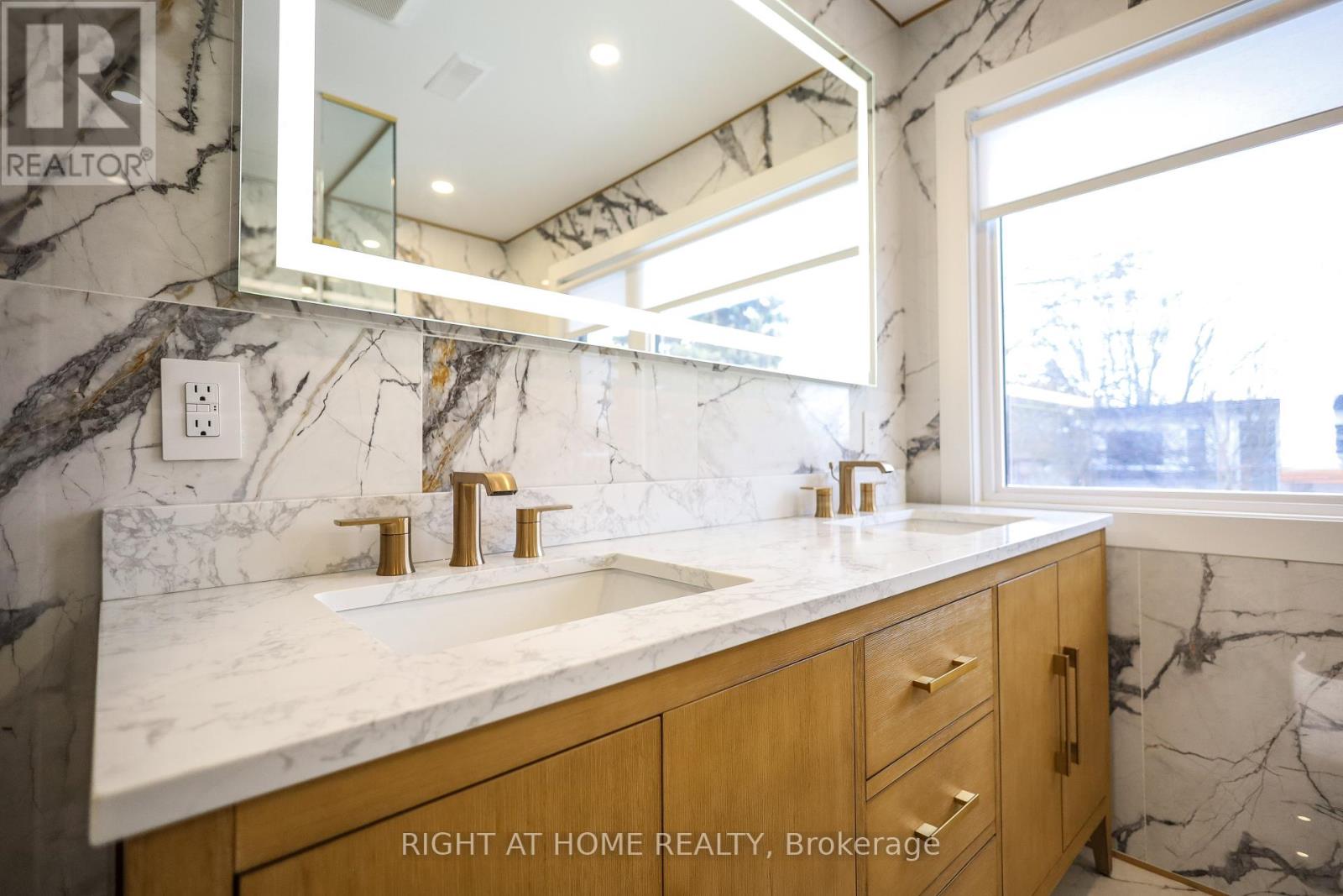 11 Sparta Road, Toronto, Ontario  M6L 2M4 - Photo 41 - W12938398