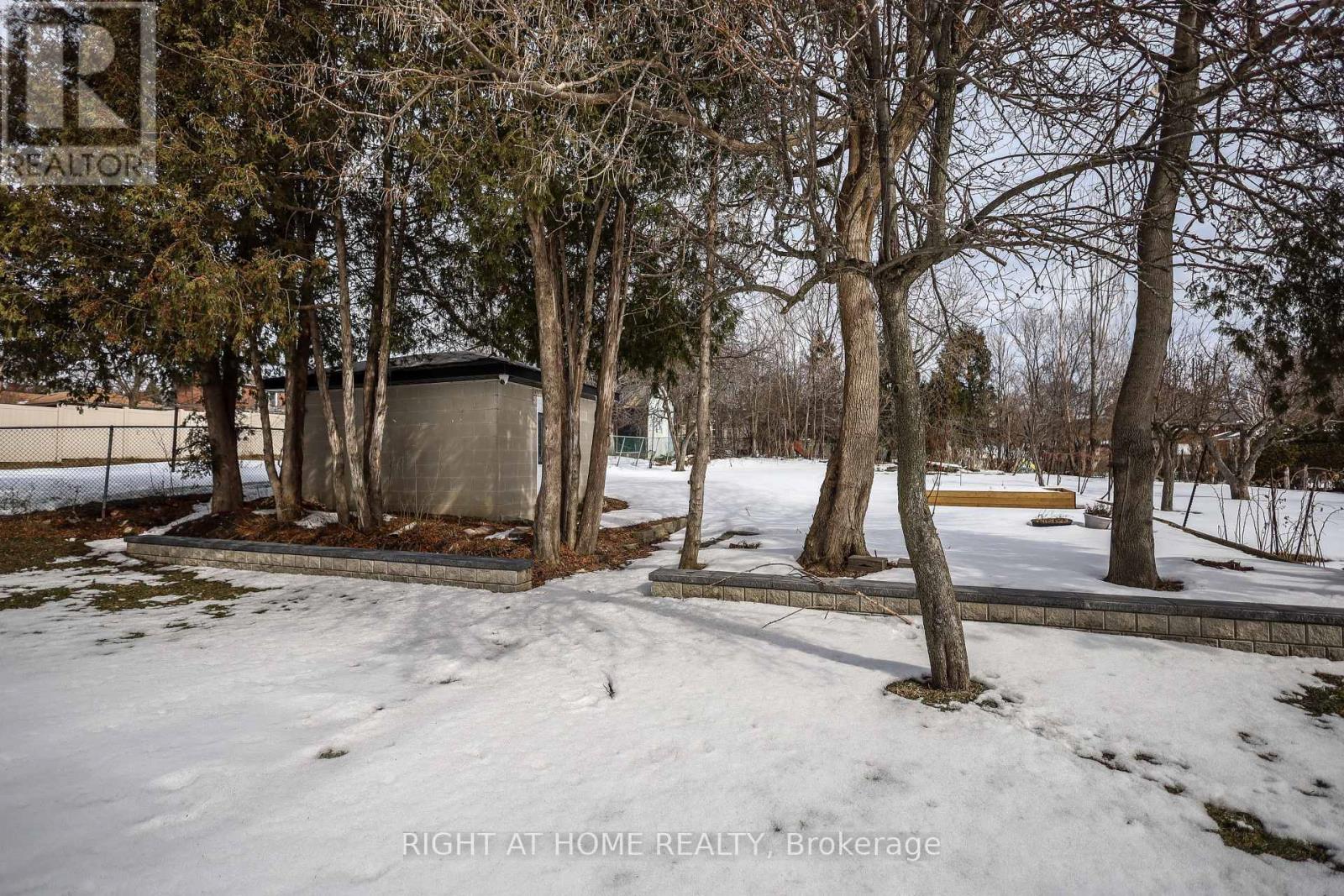 11 Sparta Road, Toronto, Ontario  M6L 2M4 - Photo 43 - W12938398