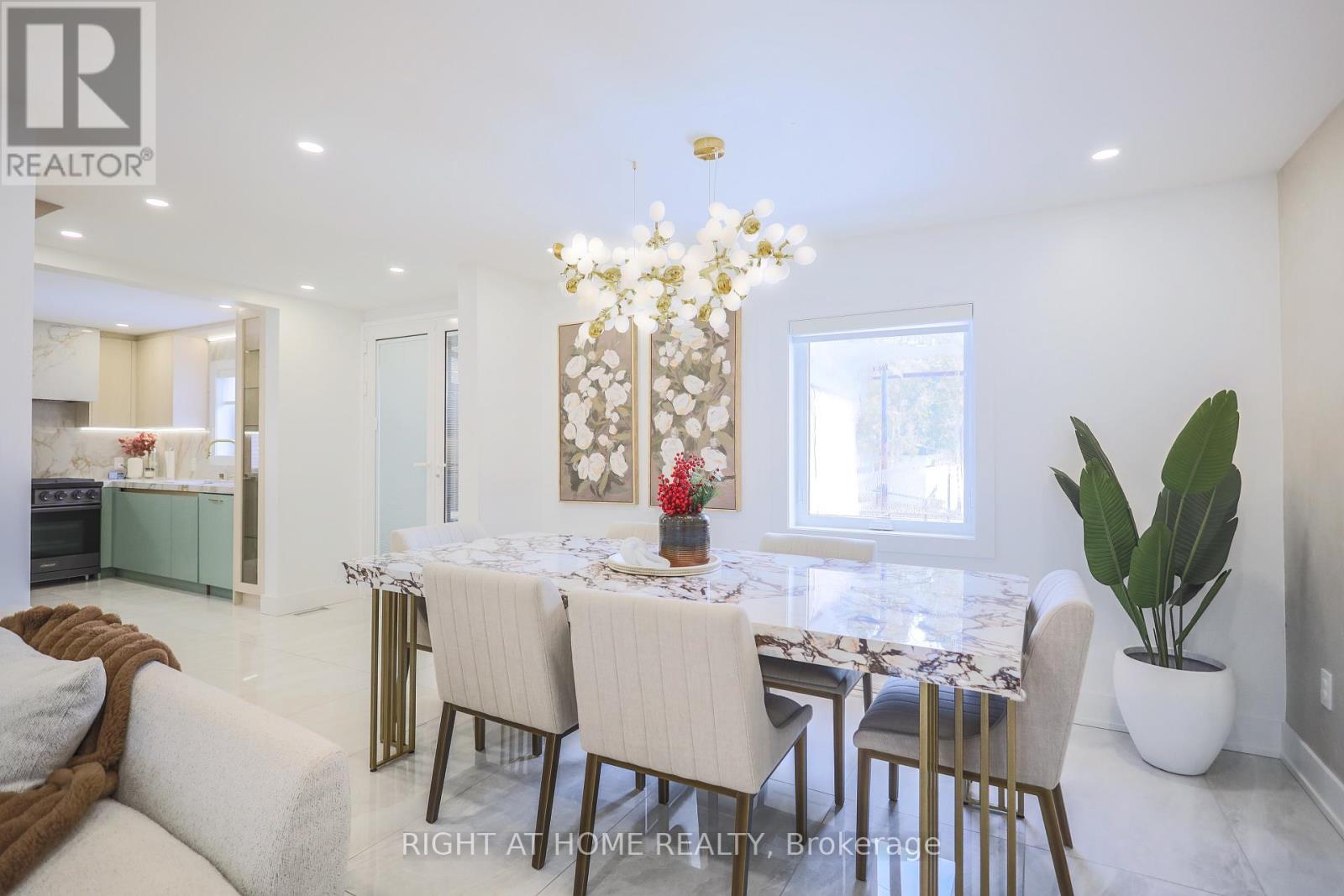 11 Sparta Road, Toronto, Ontario  M6L 2M4 - Photo 5 - W12938398