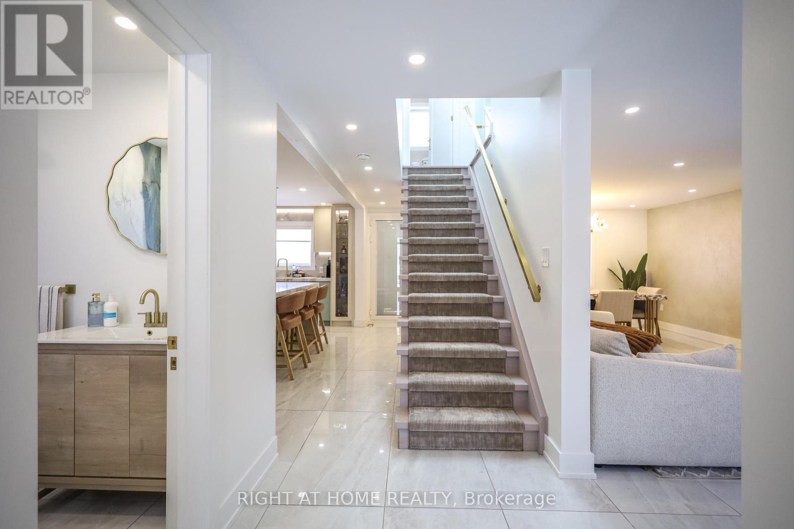 11 Sparta Road, Toronto, Ontario  M6L 2M4 - Photo 9 - W12938398