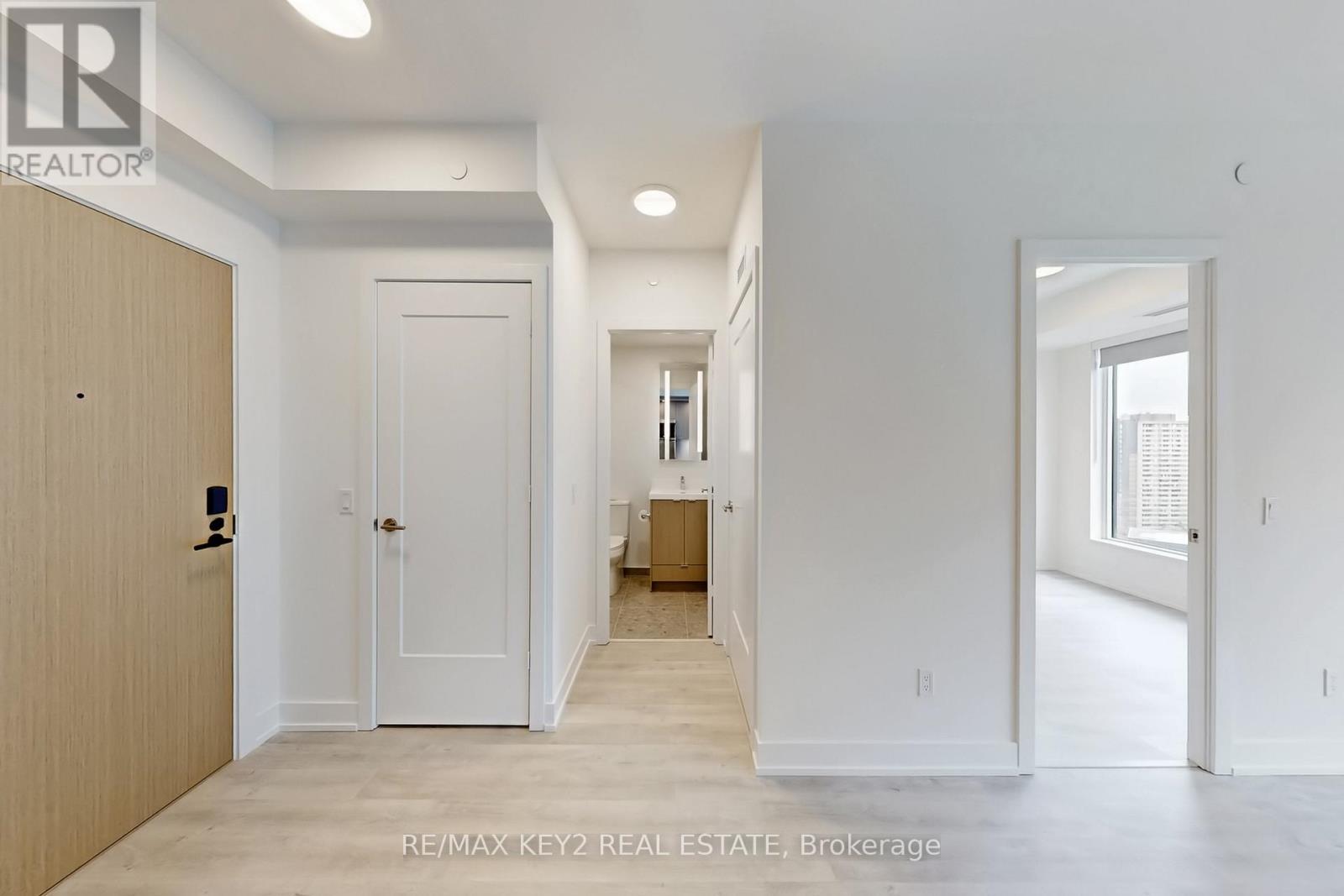 1705 - 60 Central Park Roadway, Toronto, Ontario  M9A 0E6 - Photo 13 - W12938416