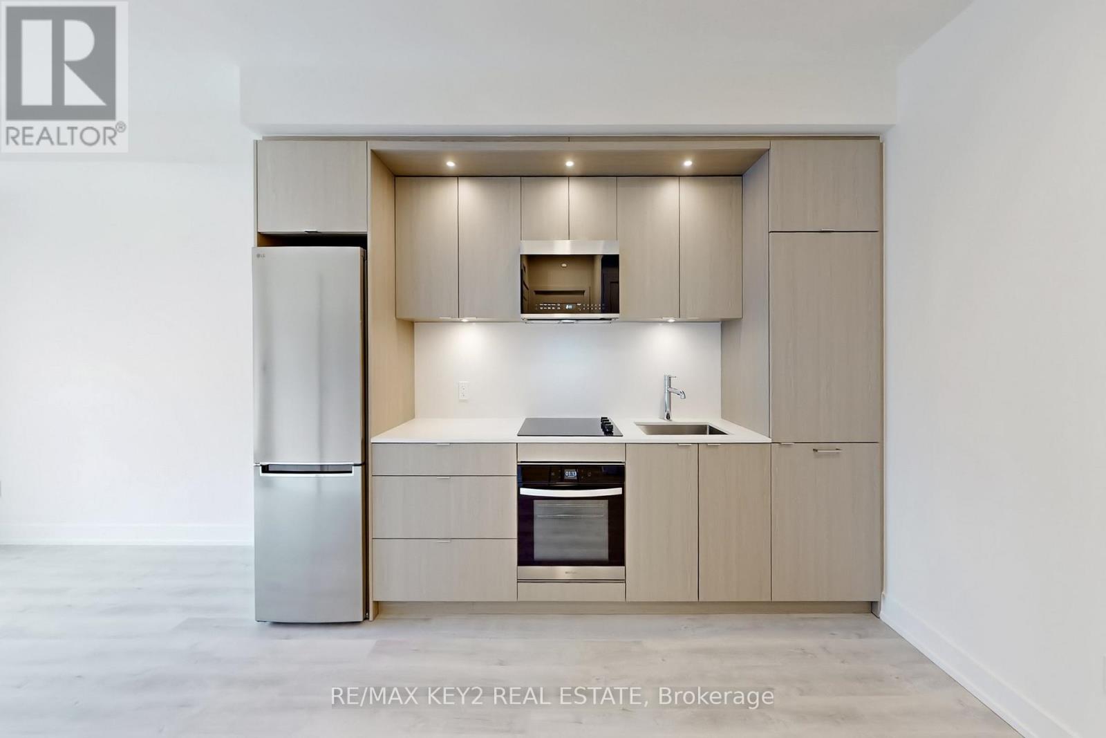 1705 - 60 Central Park Roadway, Toronto, Ontario  M9A 0E6 - Photo 3 - W12938416