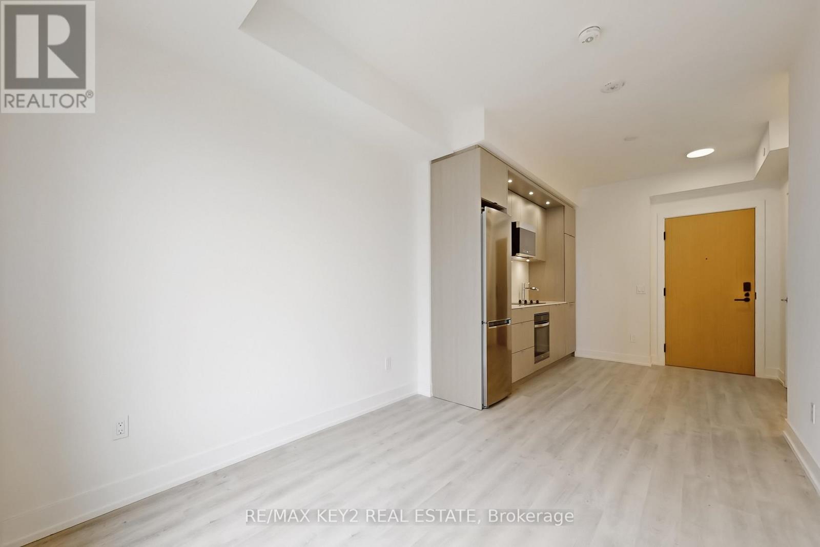 1705 - 60 Central Park Roadway, Toronto, Ontario  M9A 0E6 - Photo 4 - W12938416