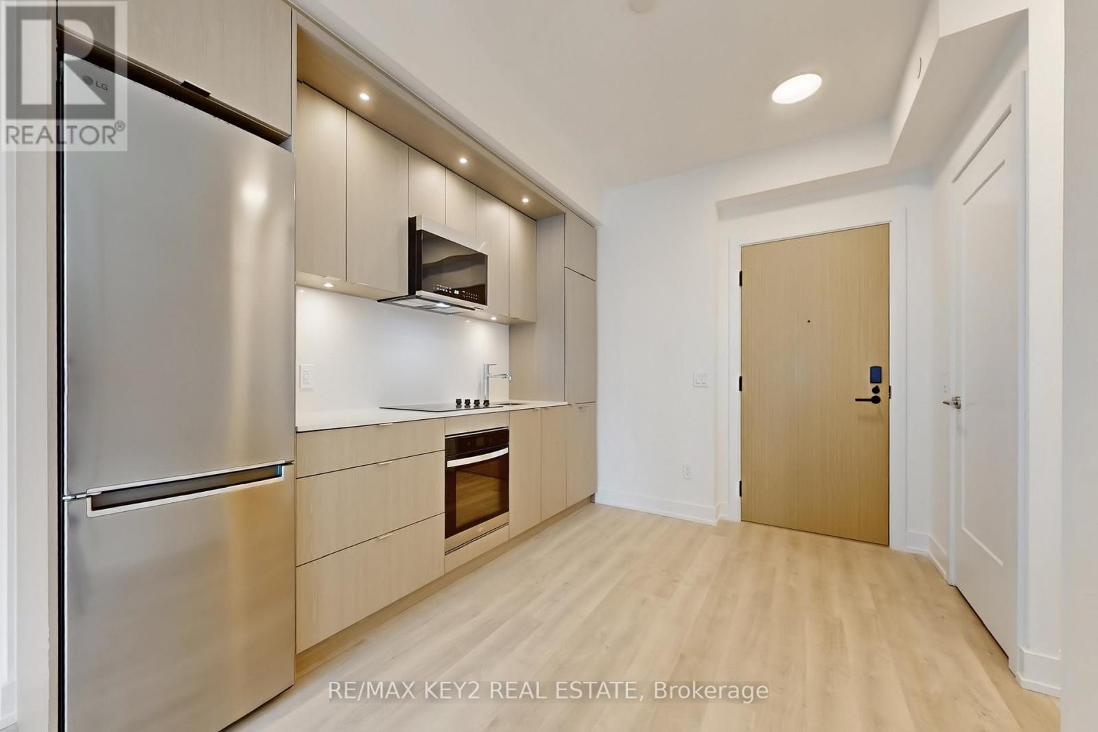 1705 - 60 Central Park Roadway, Toronto, Ontario  M9A 0E6 - Photo 5 - W12938416