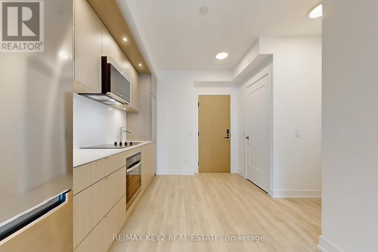 1705 - 60 Central Park Roadway, Toronto, Ontario  M9A 0E6 - Photo 8 - W12938416