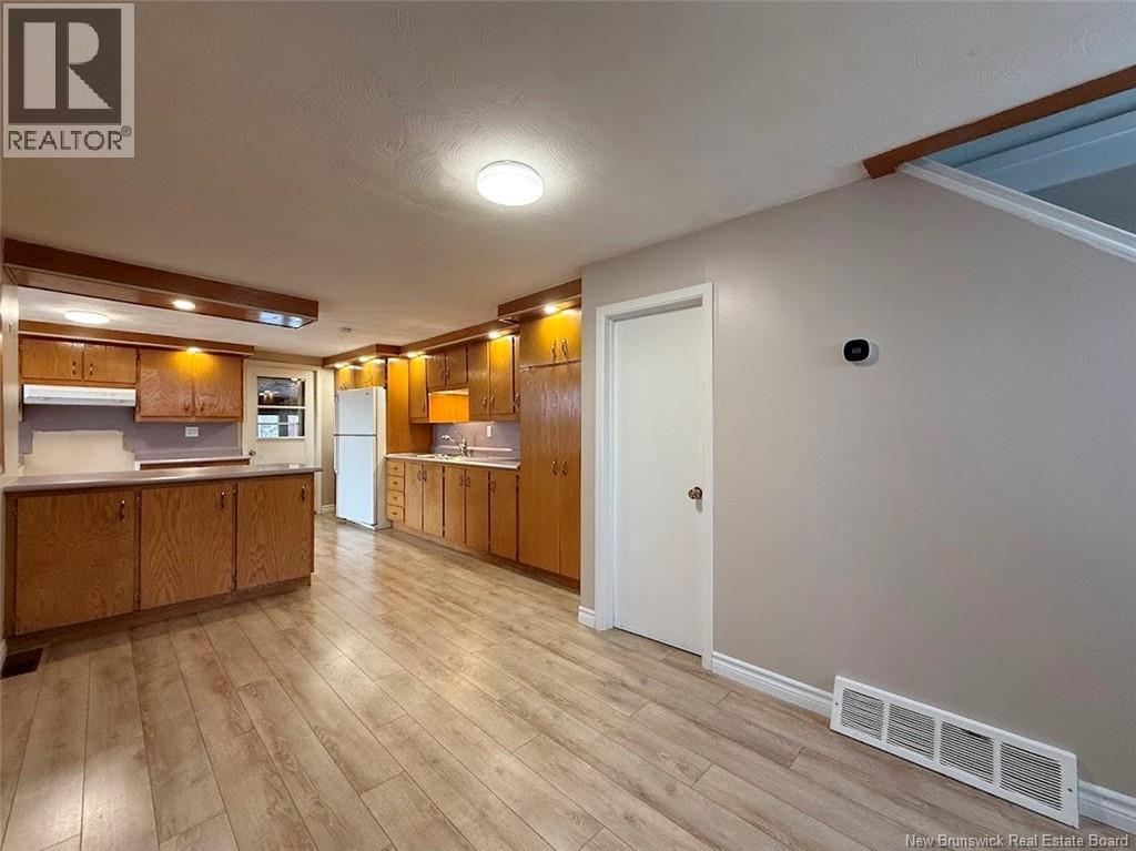 49 St-Jean Street, Edmundston, New Brunswick  E3V 1C7 - Photo 6 - NB136132
