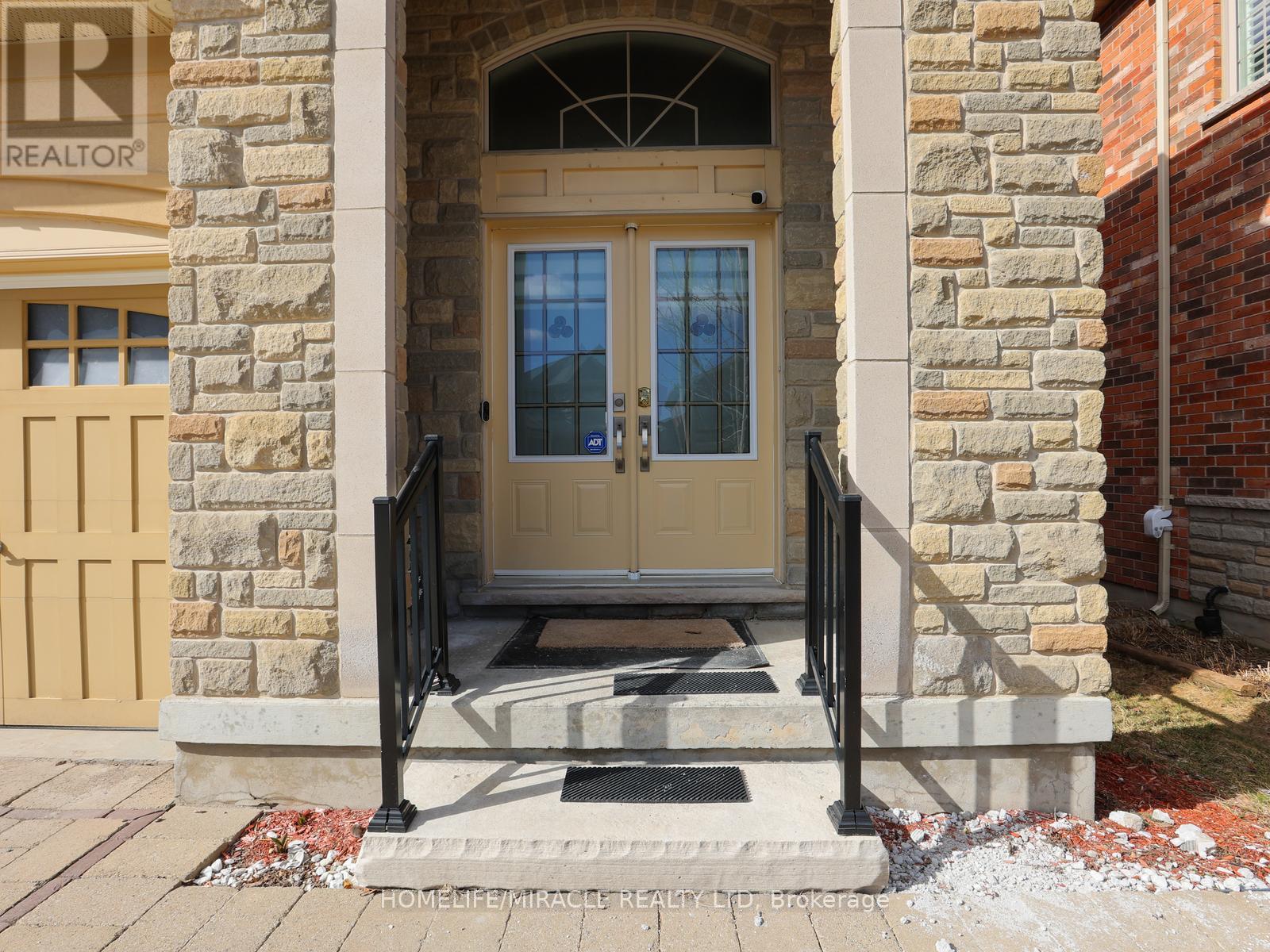 584 Pinery Trail, Waterloo, Ontario  N2V 2Y3 - Photo 3 - X12938370