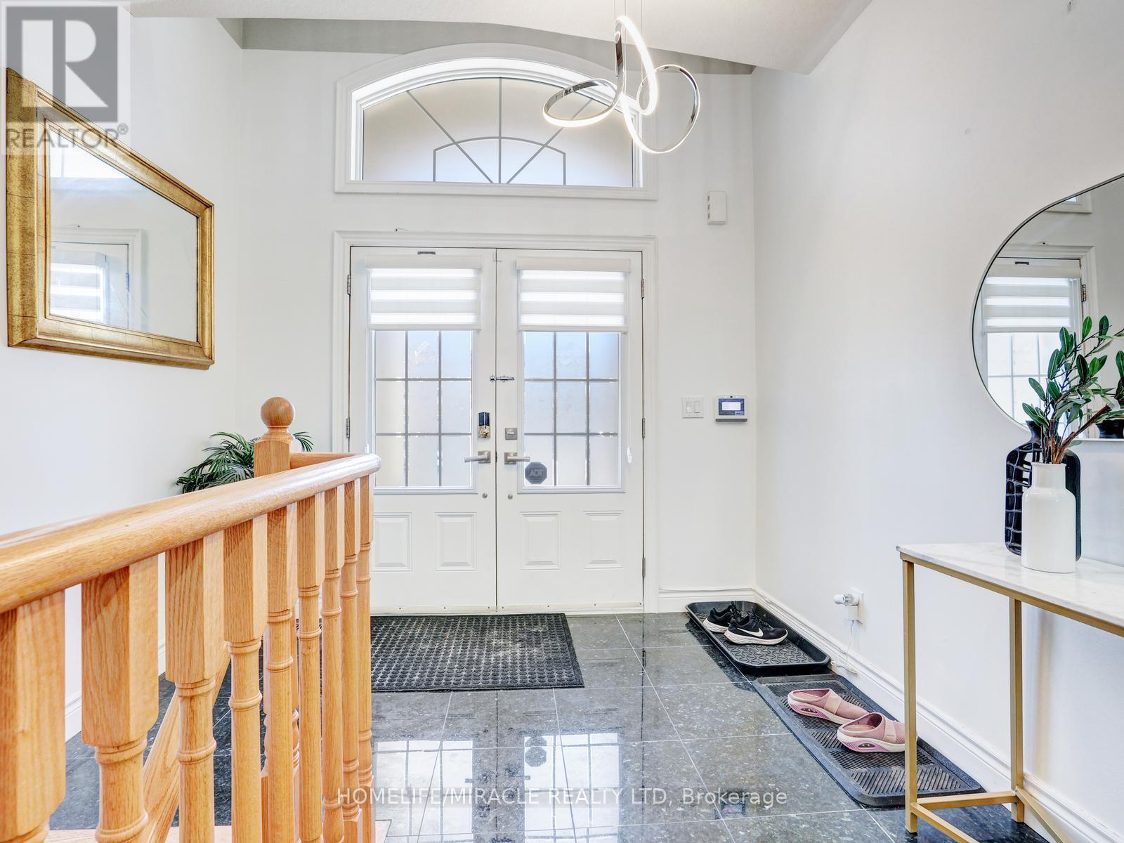 584 Pinery Trail, Waterloo, Ontario  N2V 2Y3 - Photo 4 - X12938370