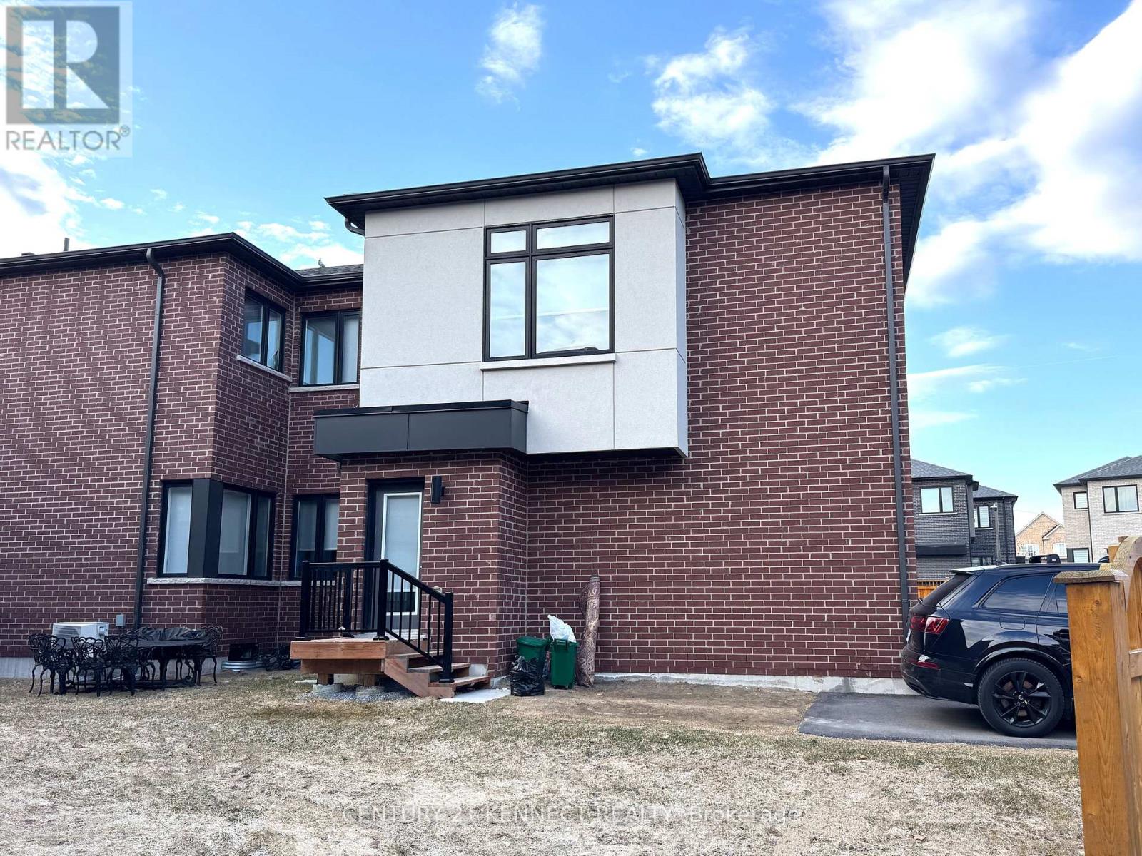 (COACH HOUSE) - 35 GOLDEN FERN STREET, Markham, Ontario