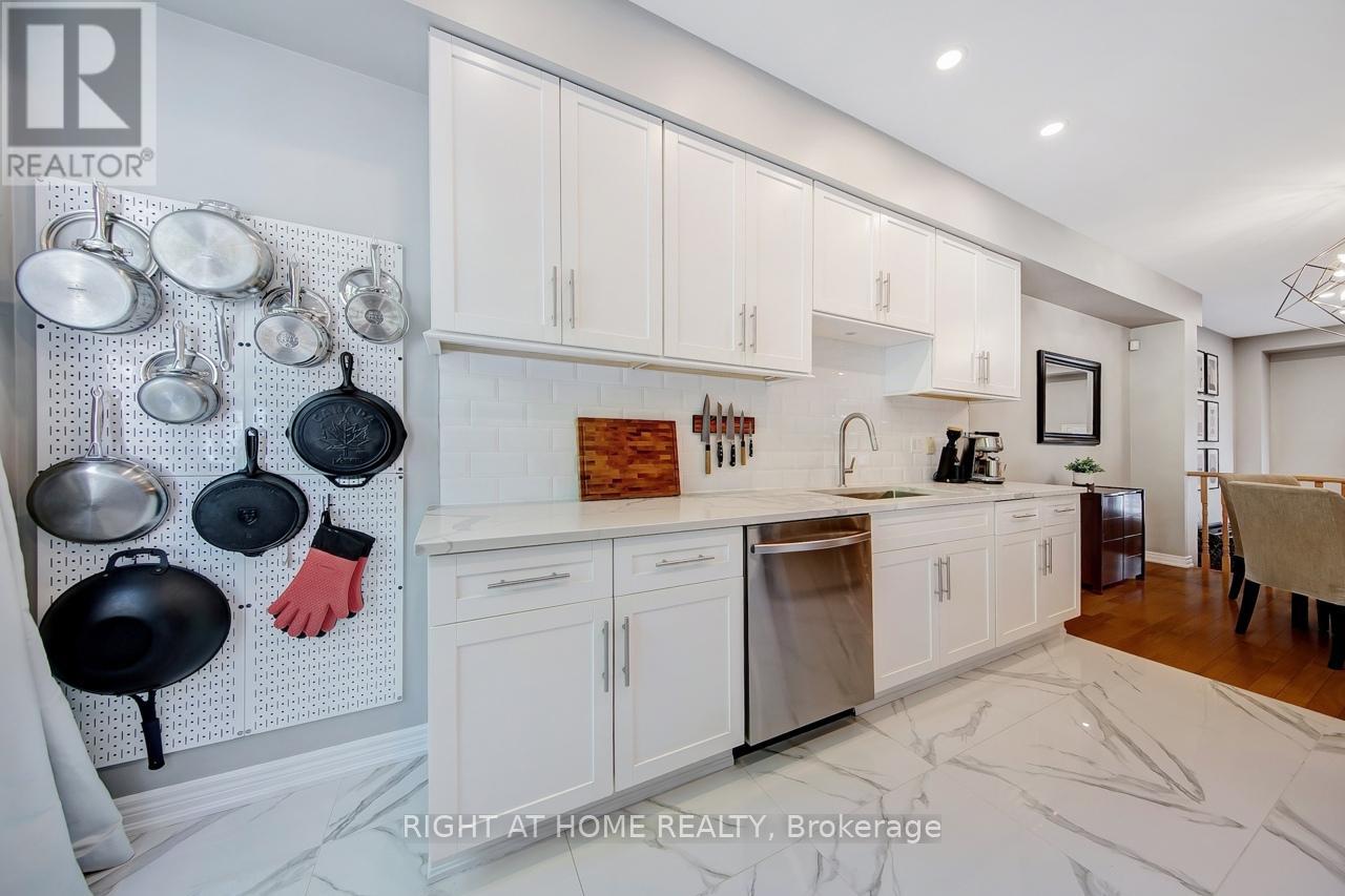 23 Michael Way, Markham, Ontario  L3R 5G4 - Photo 10 - N12881070