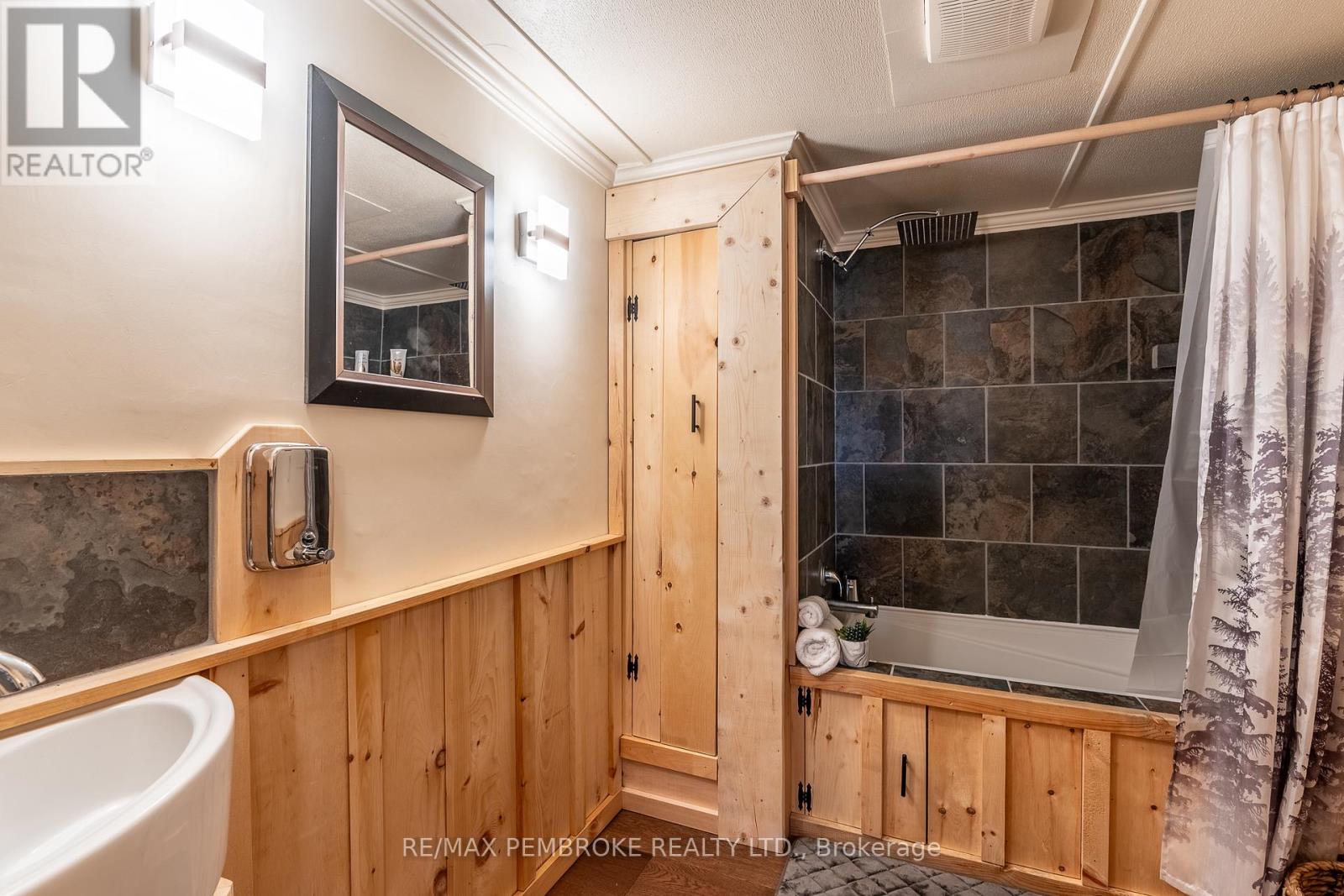 23 Pinehurst Estates, Petawawa, Ontario  K8H 2H2 - Photo 22 - X12926276