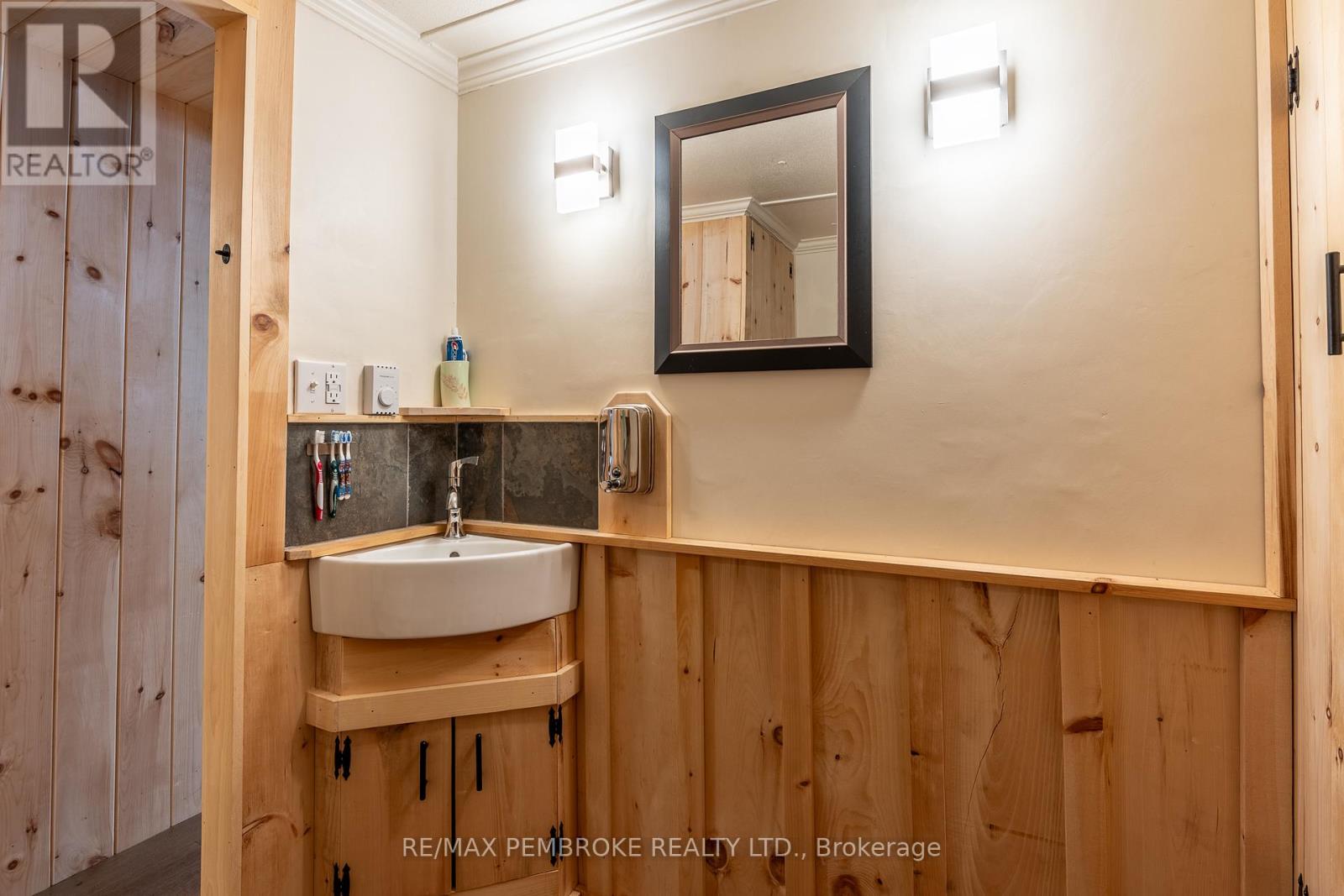 23 Pinehurst Estates, Petawawa, Ontario  K8H 2H2 - Photo 24 - X12926276