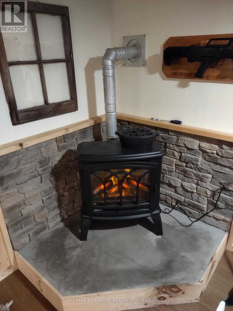 23 Pinehurst Estates, Petawawa, Ontario  K8H 2H2 - Photo 19 - X12926276