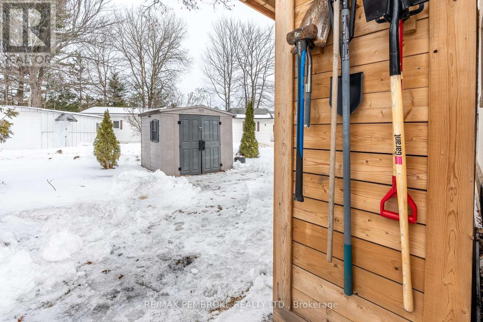 23 Pinehurst Estates, Petawawa, Ontario  K8H 2H2 - Photo 37 - X12926276