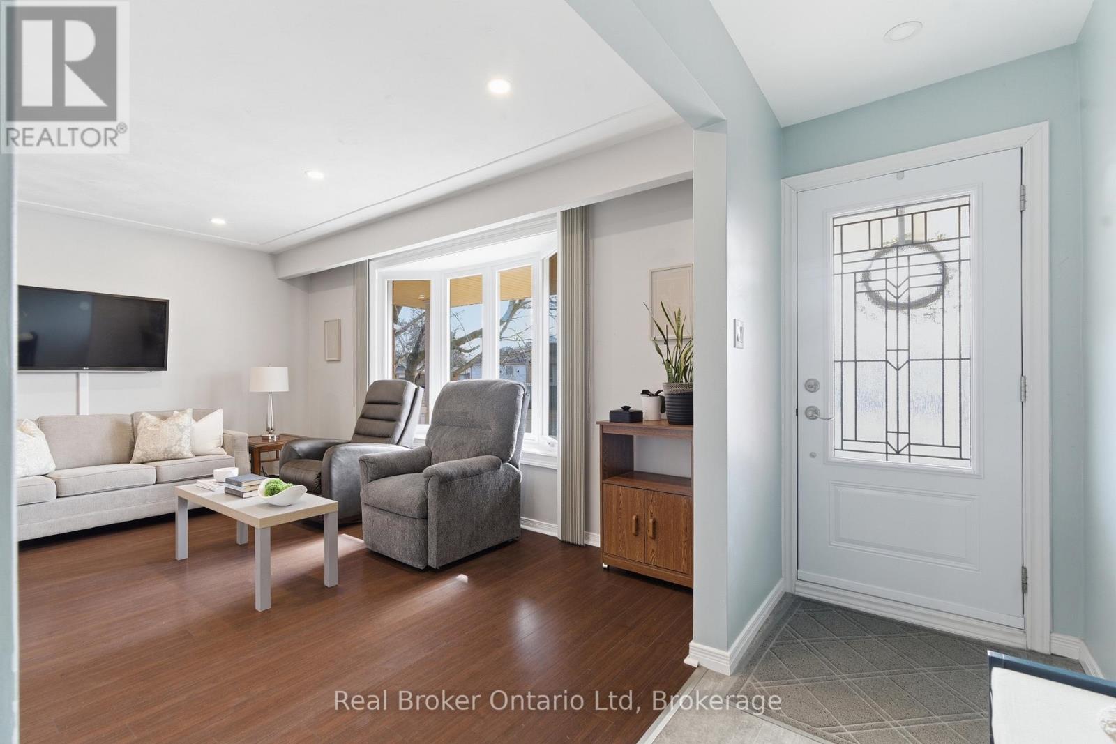 10 Brookside Crescent, Kitchener, Ontario  N2N 1H1 - Photo 2 - X12938508