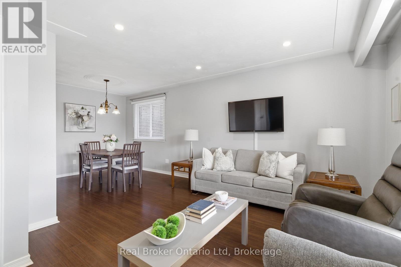 10 Brookside Crescent, Kitchener, Ontario  N2N 1H1 - Photo 3 - X12938508