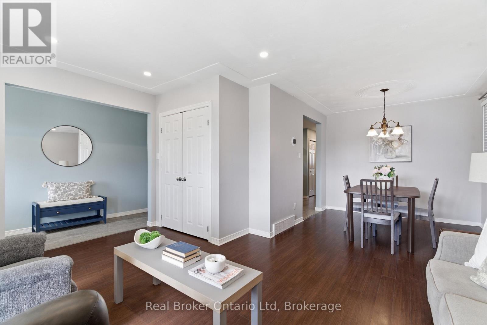 10 Brookside Crescent, Kitchener, Ontario  N2N 1H1 - Photo 4 - X12938508