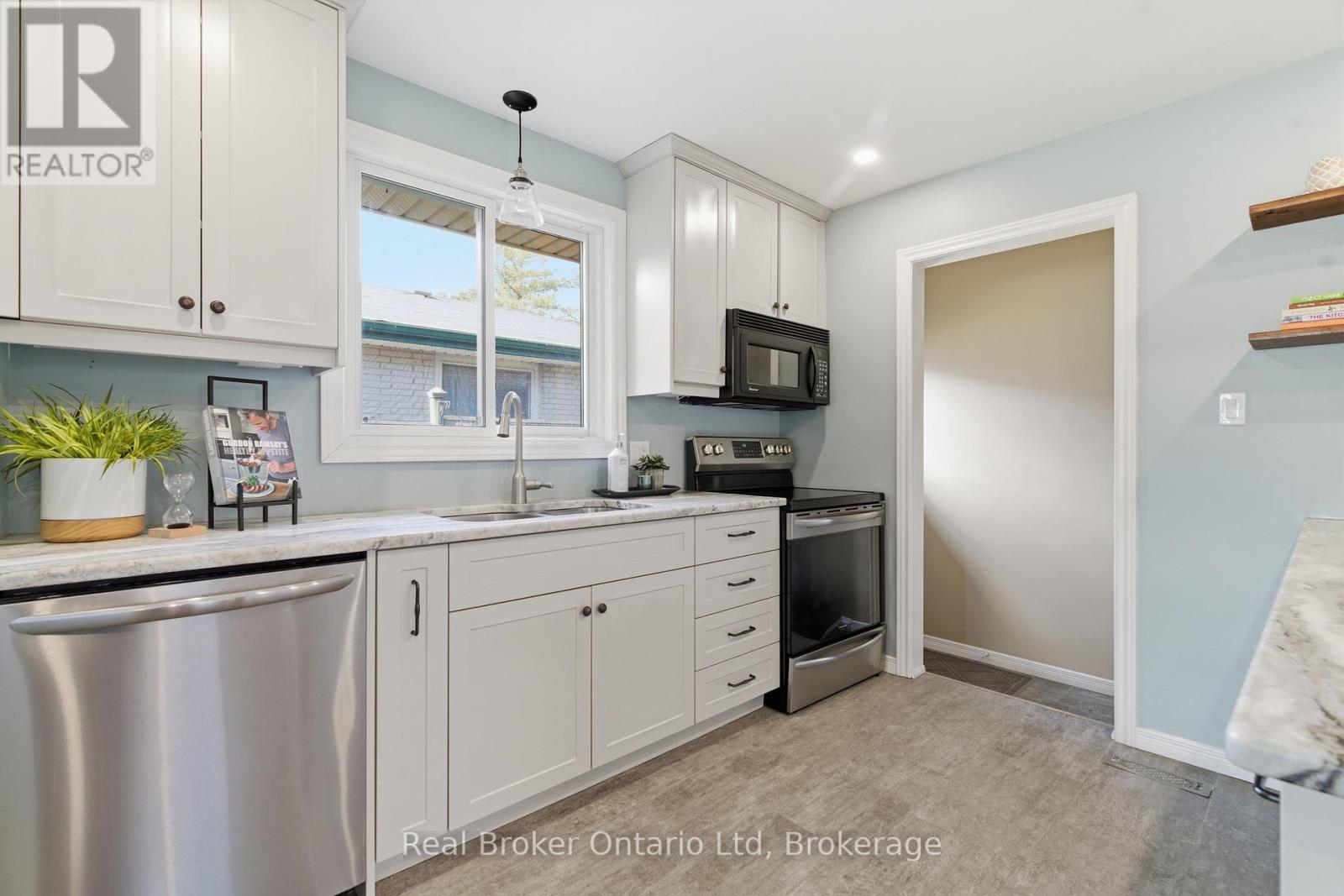 10 Brookside Crescent, Kitchener, Ontario  N2N 1H1 - Photo 6 - X12938508