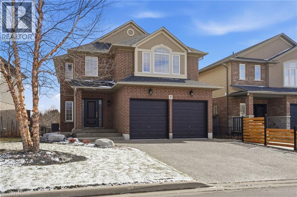 7 PEGGY Way, Hamilton, Ontario