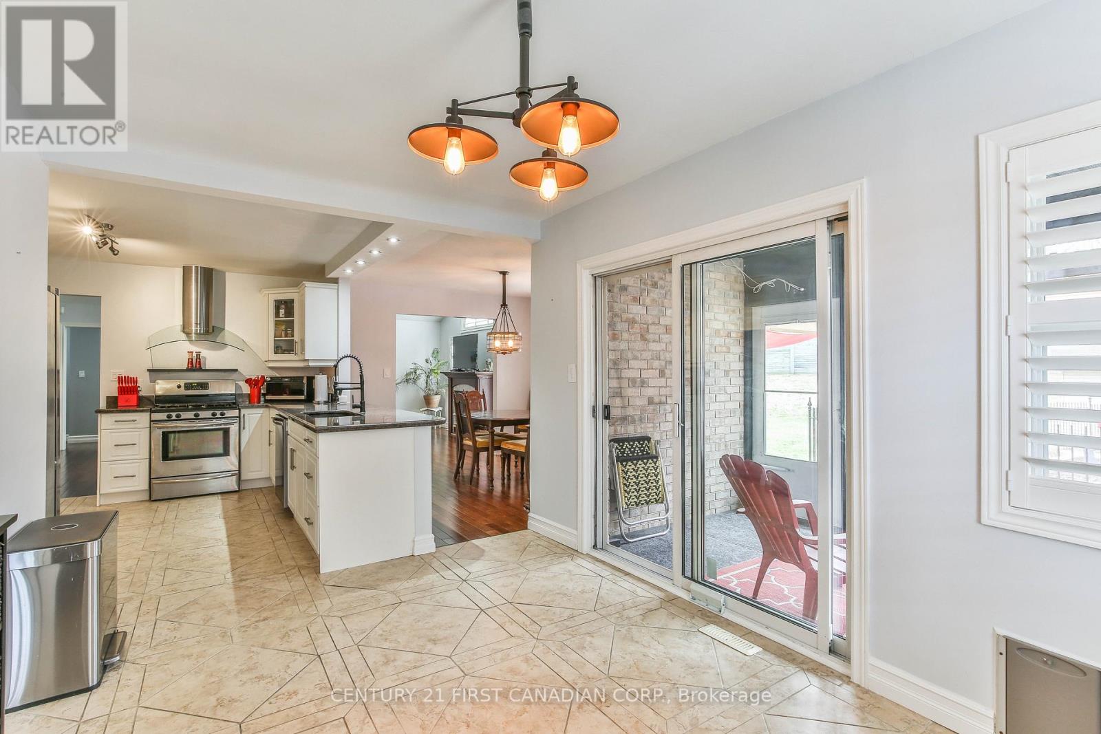 24 Linwood Drive, Thames Centre, Ontario  N0L 1G1 - Photo 12 - X12938680