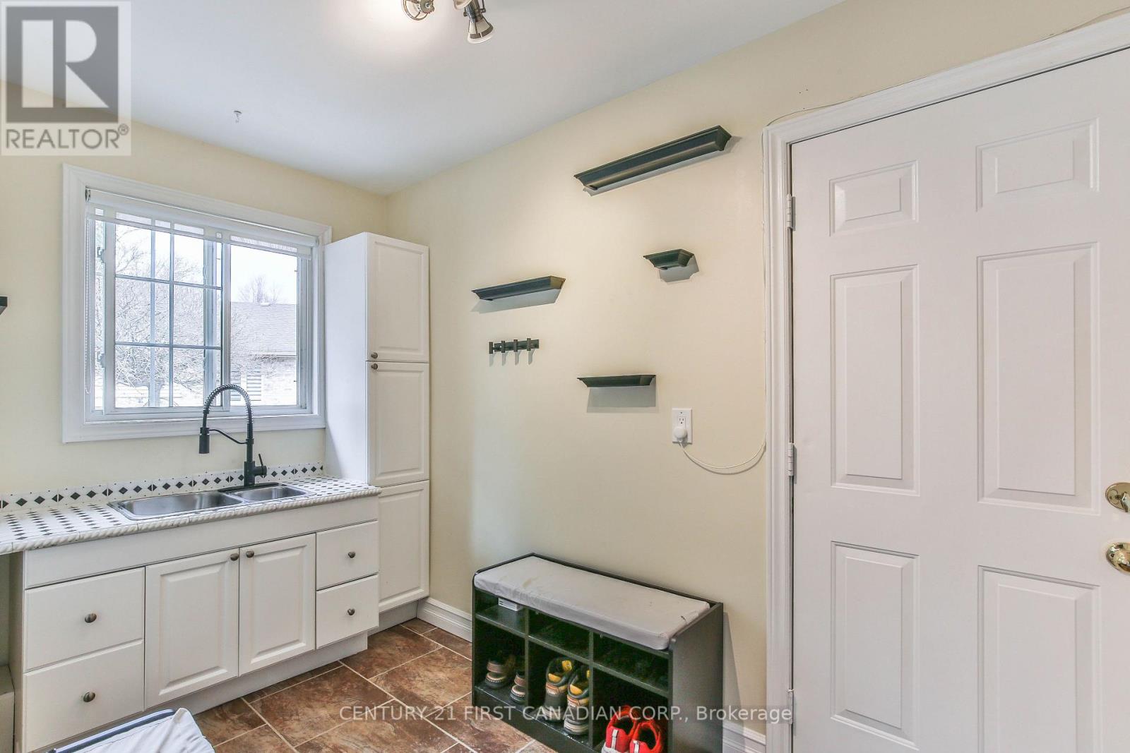 24 Linwood Drive, Thames Centre, Ontario  N0L 1G1 - Photo 13 - X12938680