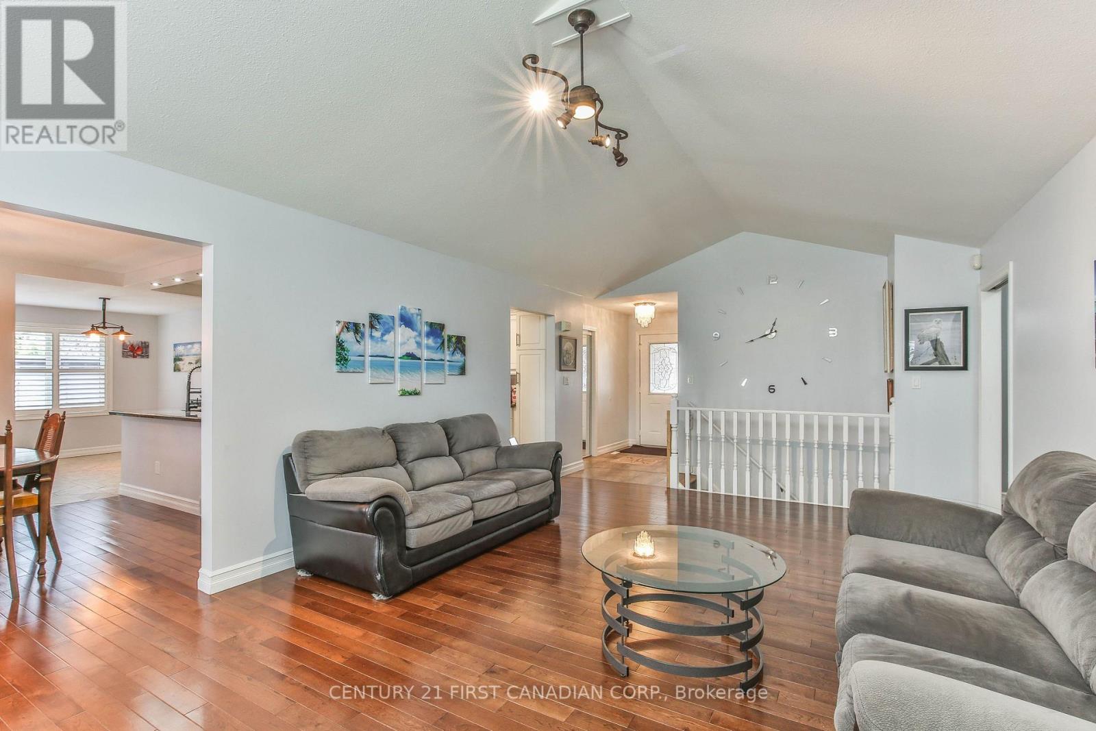 24 Linwood Drive, Thames Centre, Ontario  N0L 1G1 - Photo 4 - X12938680