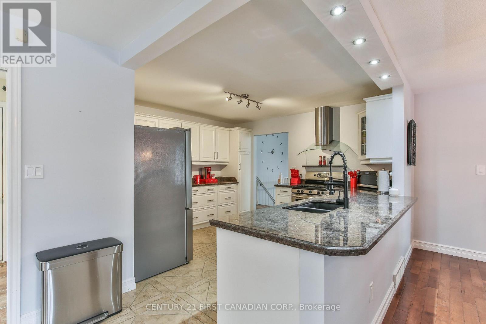 24 Linwood Drive, Thames Centre, Ontario  N0L 1G1 - Photo 5 - X12938680