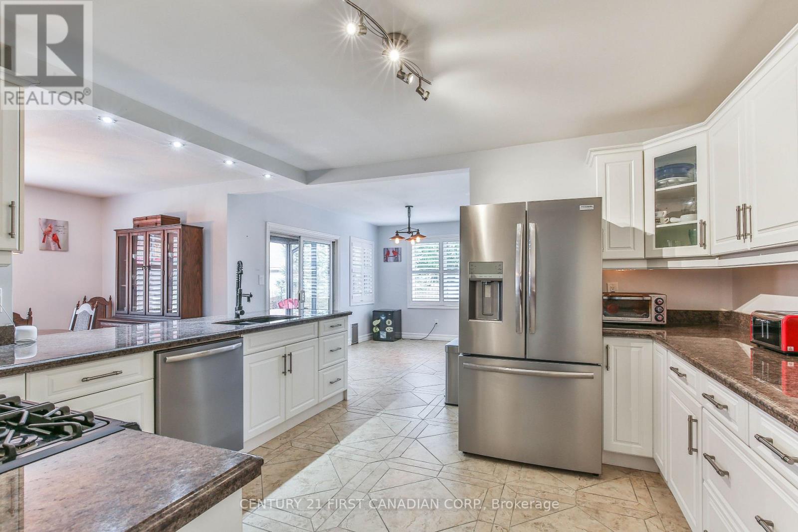 24 Linwood Drive, Thames Centre, Ontario  N0L 1G1 - Photo 8 - X12938680