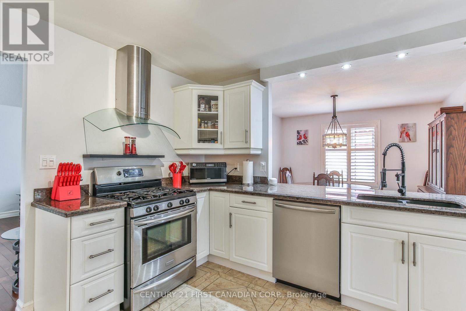 24 Linwood Drive, Thames Centre, Ontario  N0L 1G1 - Photo 9 - X12938680