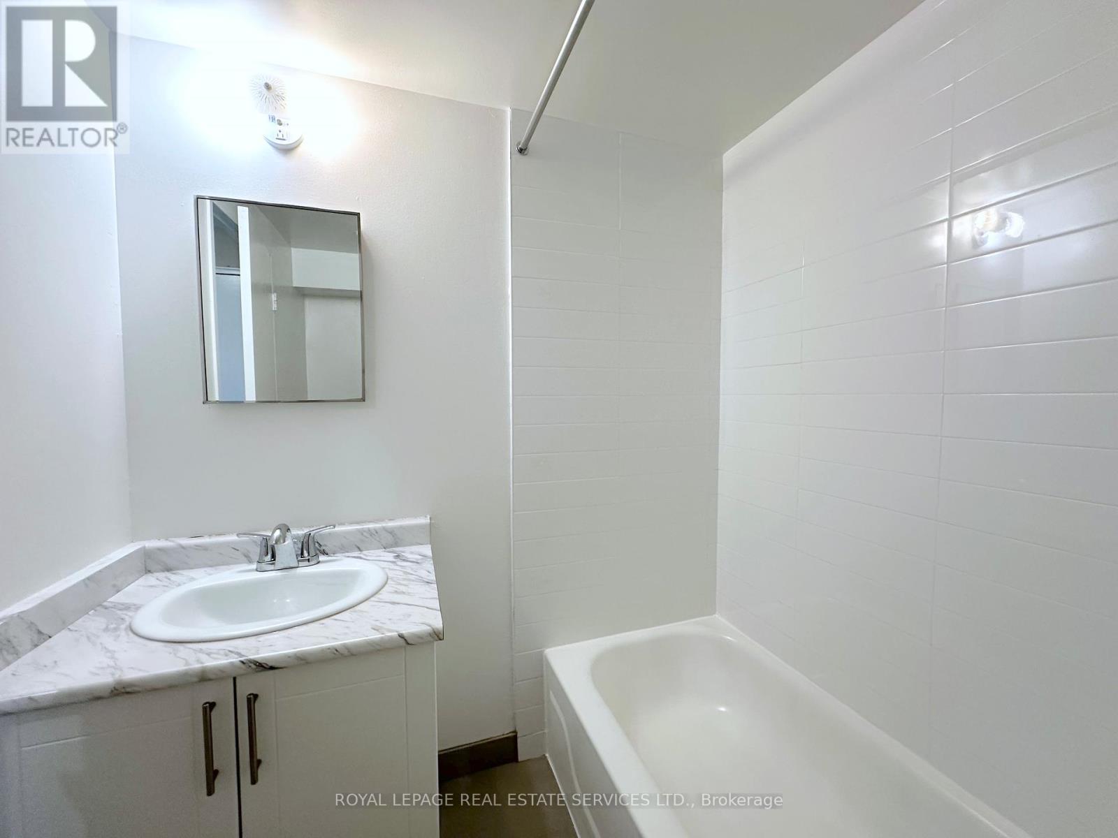 103 - 32 Carluke Crescent, Toronto, Ontario  M2L 2J3 - Photo 7 - C12938456