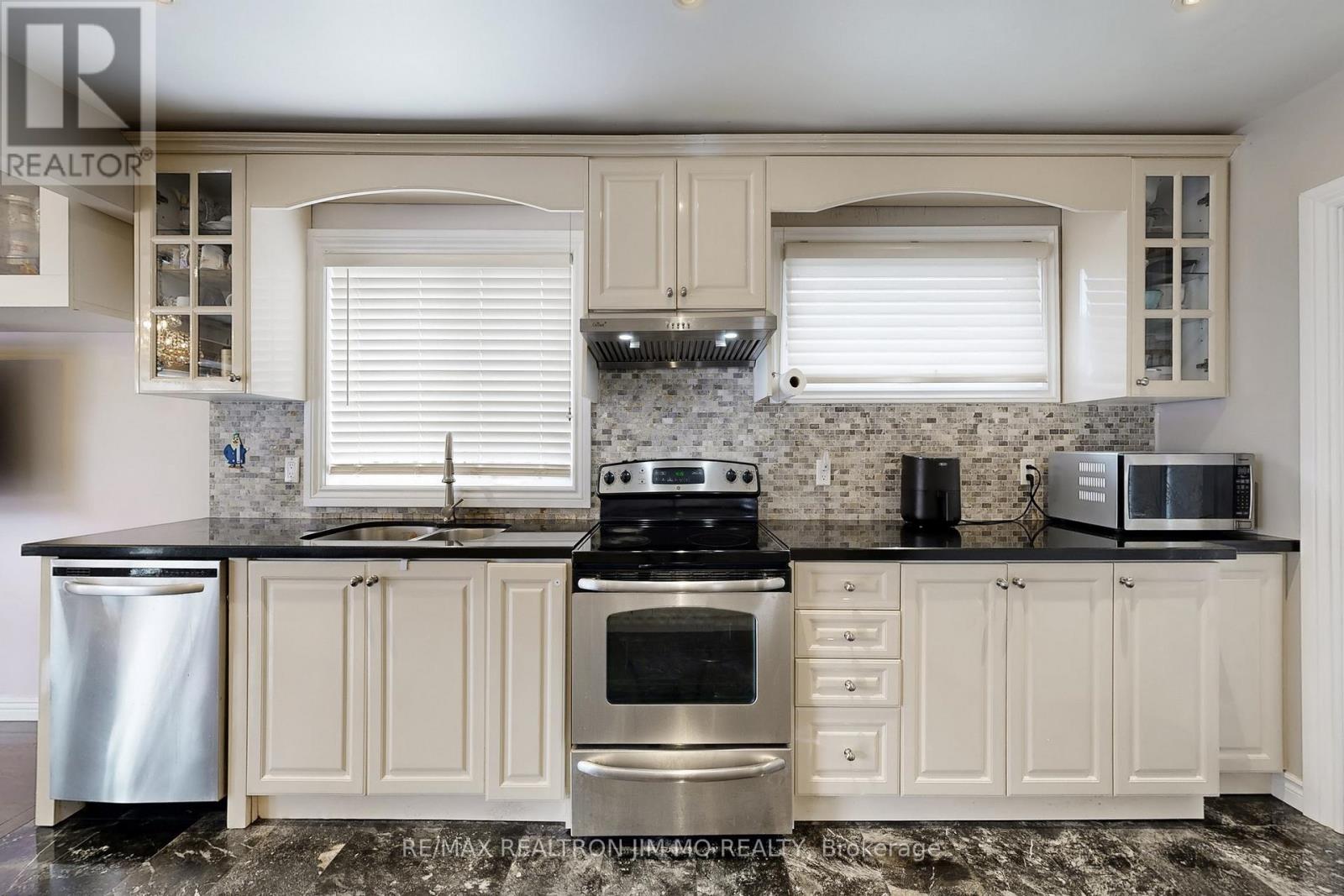 50 Nymark Avenue, Toronto, Ontario  M2J 2G9 - Photo 14 - C12938604