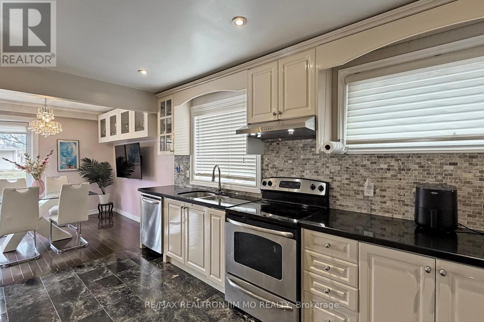 50 Nymark Avenue, Toronto, Ontario  M2J 2G9 - Photo 17 - C12938604