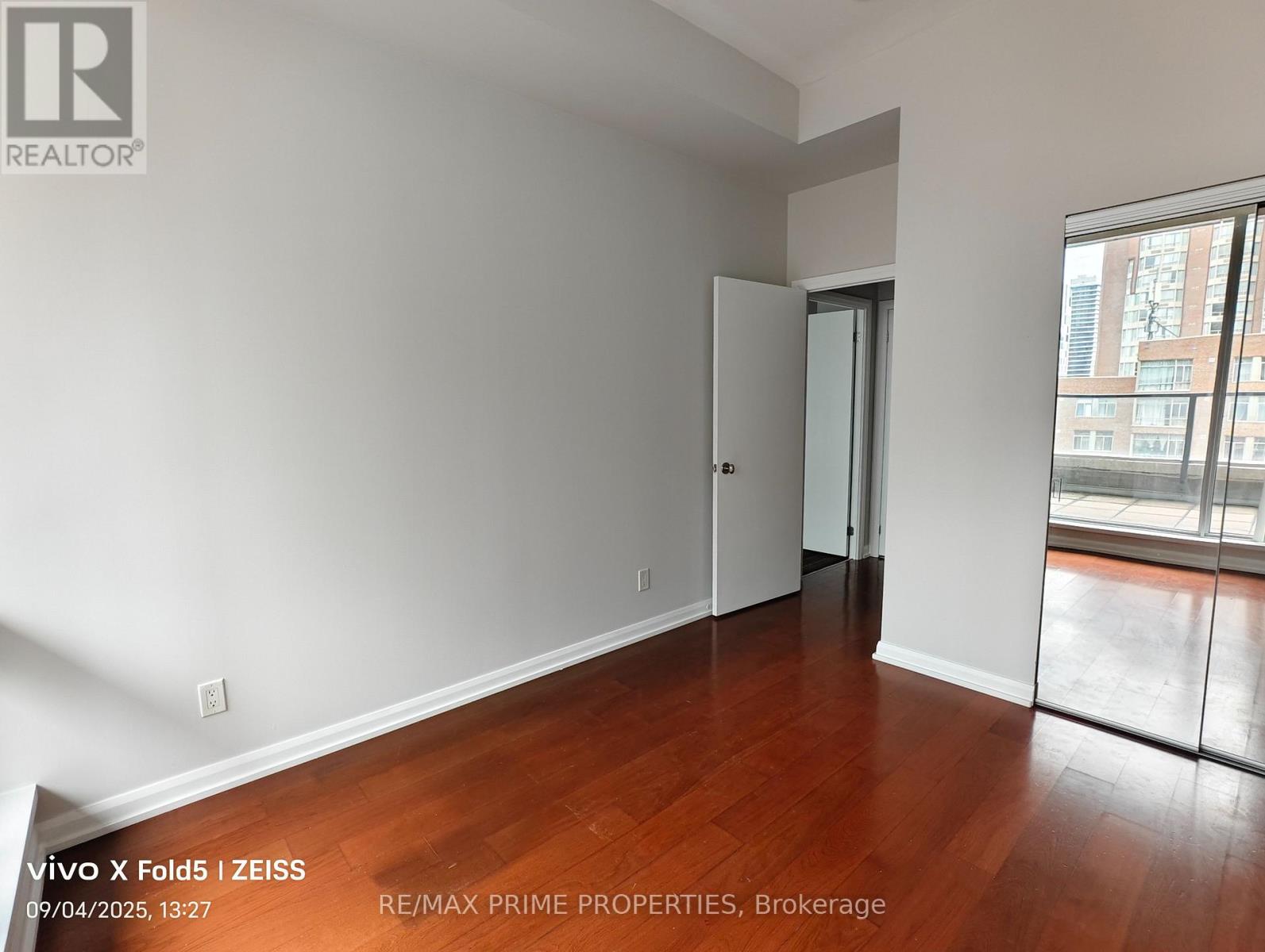 1823 - 111 Elizabeth Street, Toronto, Ontario  M5G 1P7 - Photo 15 - C12938654