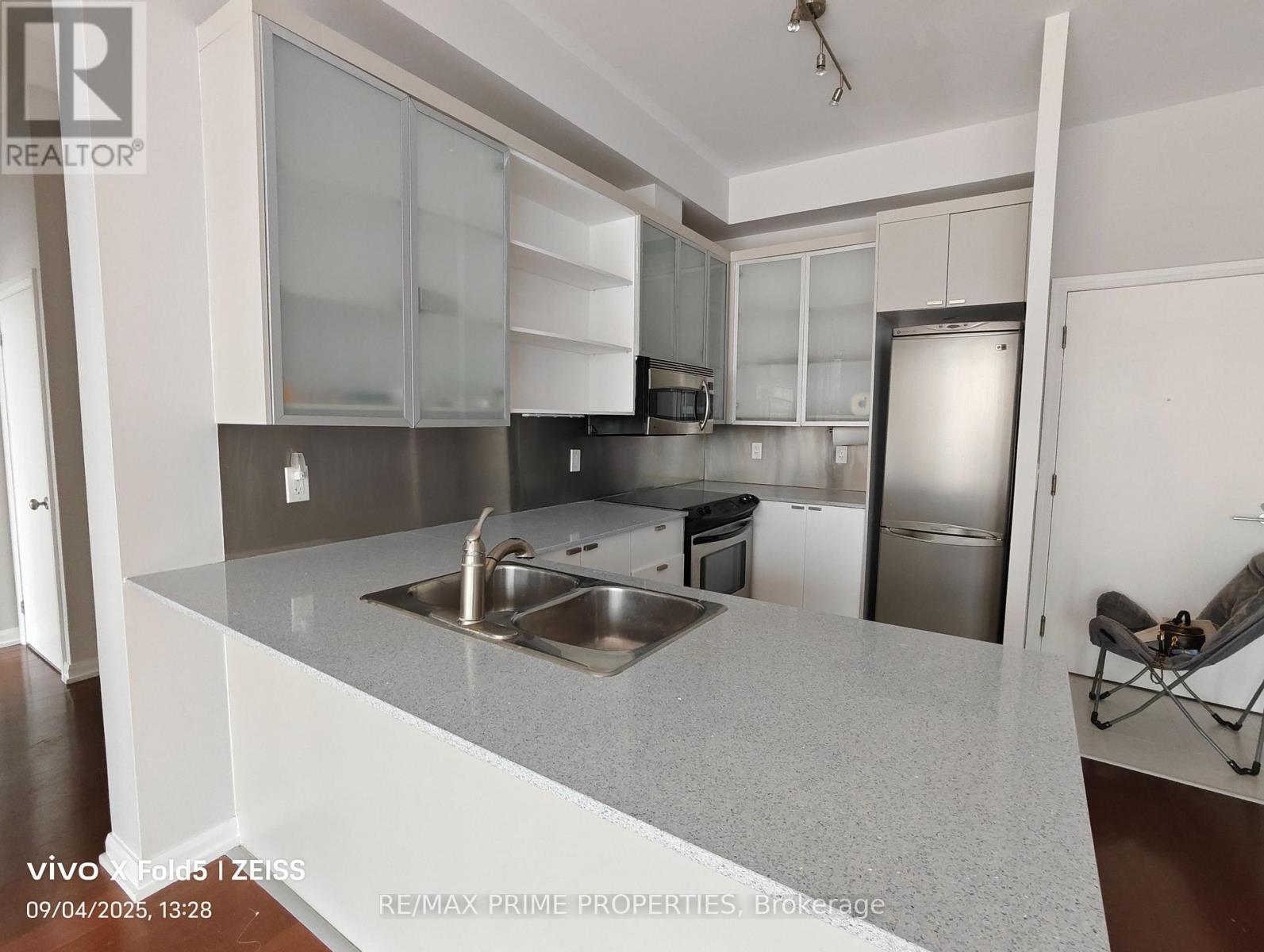 1823 - 111 Elizabeth Street, Toronto, Ontario  M5G 1P7 - Photo 17 - C12938654