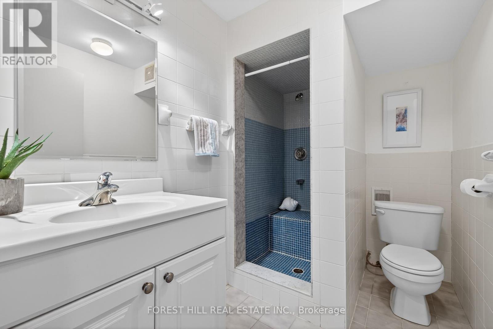 4 Yetta Shepway, Toronto, Ontario  M2J 1X9 - Photo 17 - C12938662