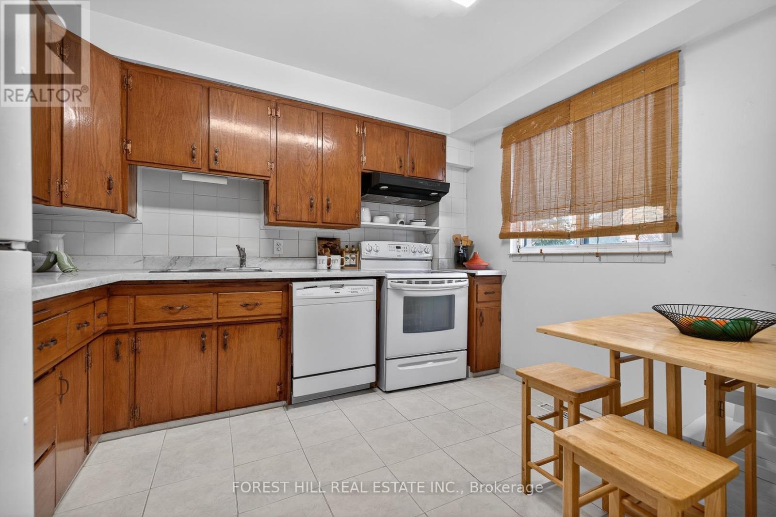 4 Yetta Shepway, Toronto, Ontario  M2J 1X9 - Photo 7 - C12938662