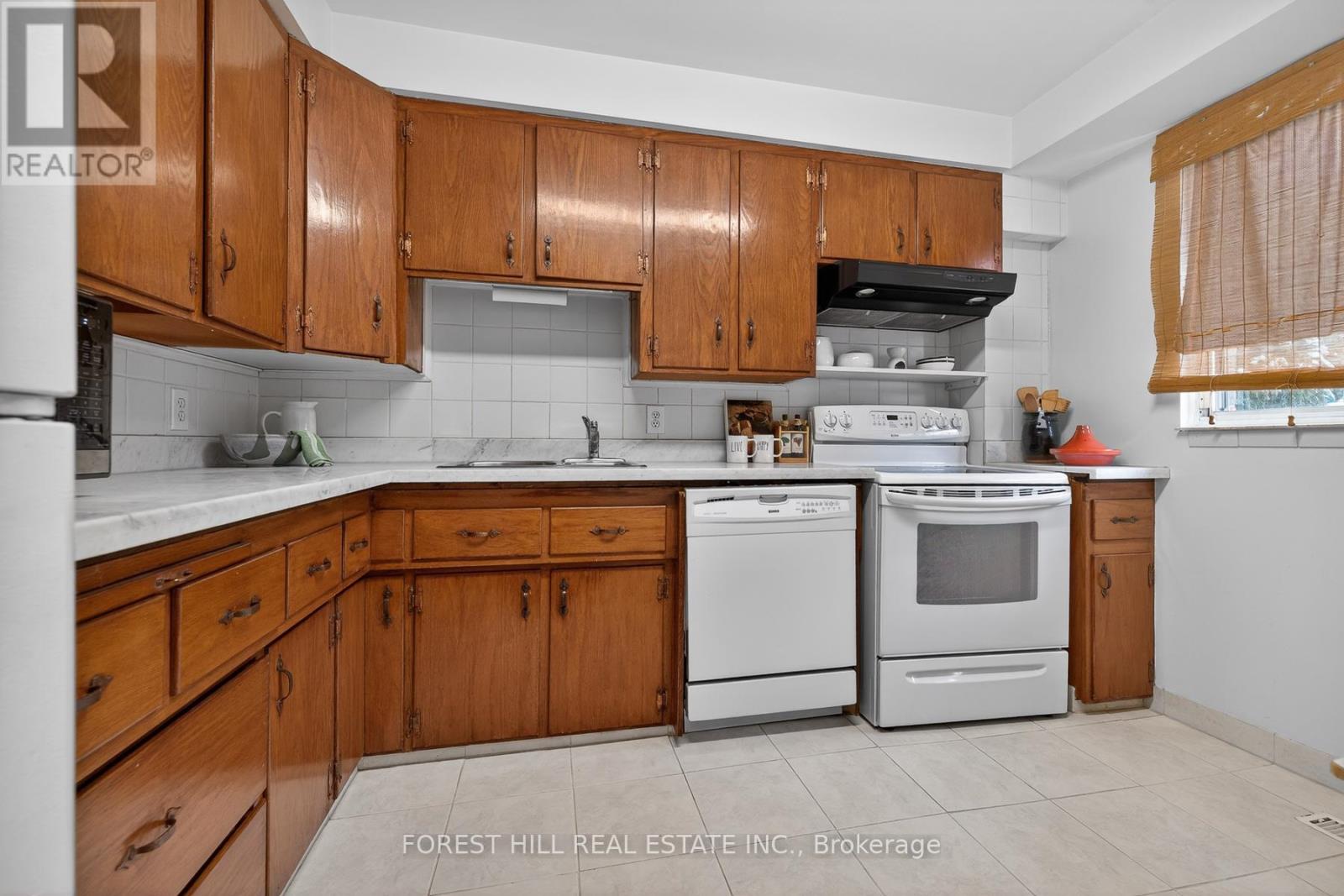 4 Yetta Shepway, Toronto, Ontario  M2J 1X9 - Photo 8 - C12938662