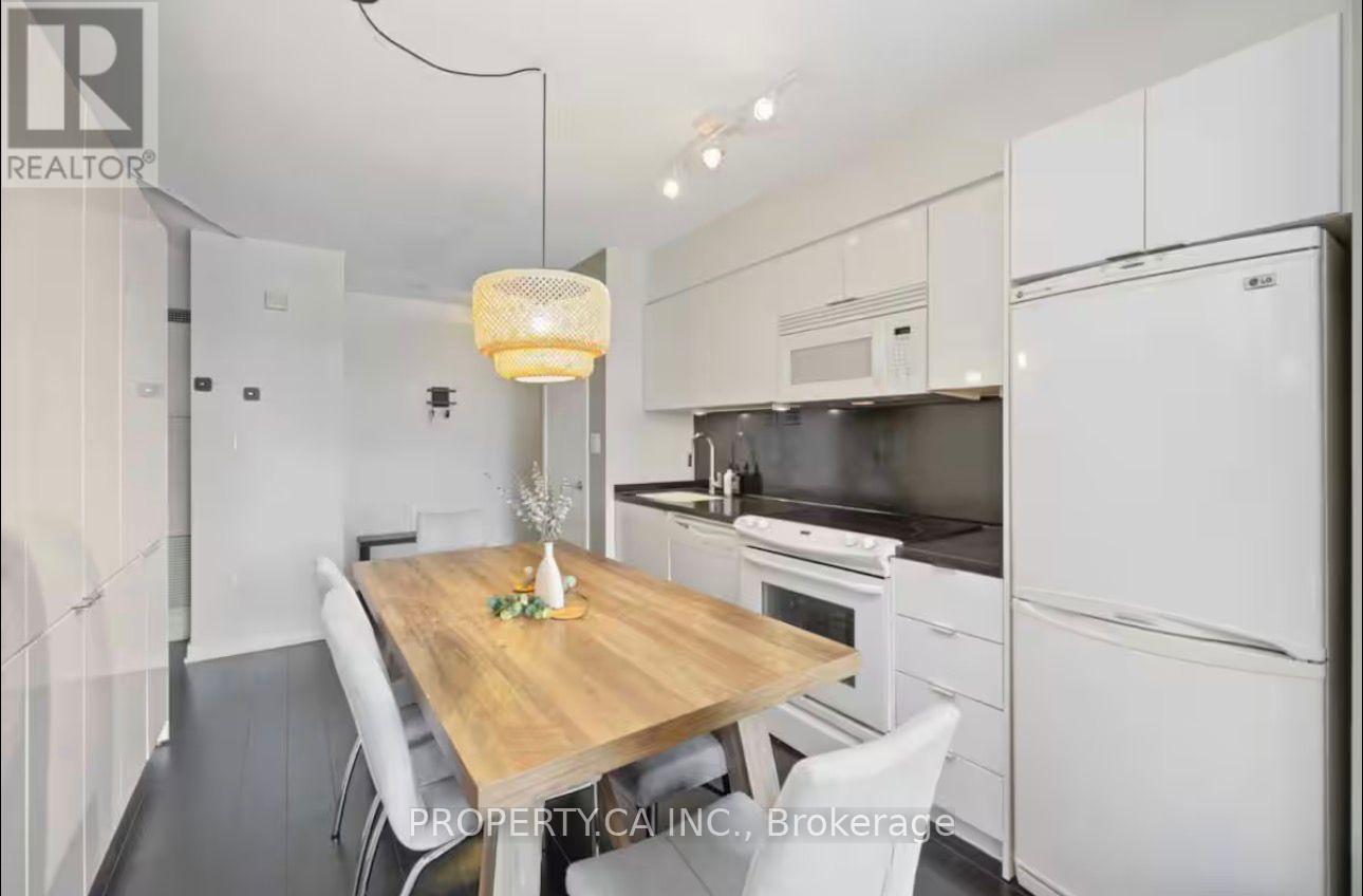 341 - 15 Iceboat Terrace, Toronto, Ontario  M5V 4A5 - Photo 5 - C12938664