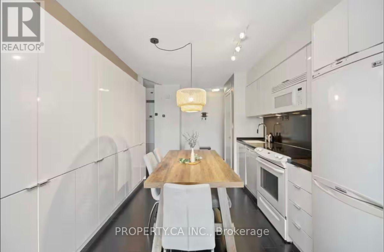 341 - 15 Iceboat Terrace, Toronto, Ontario  M5V 4A5 - Photo 6 - C12938664