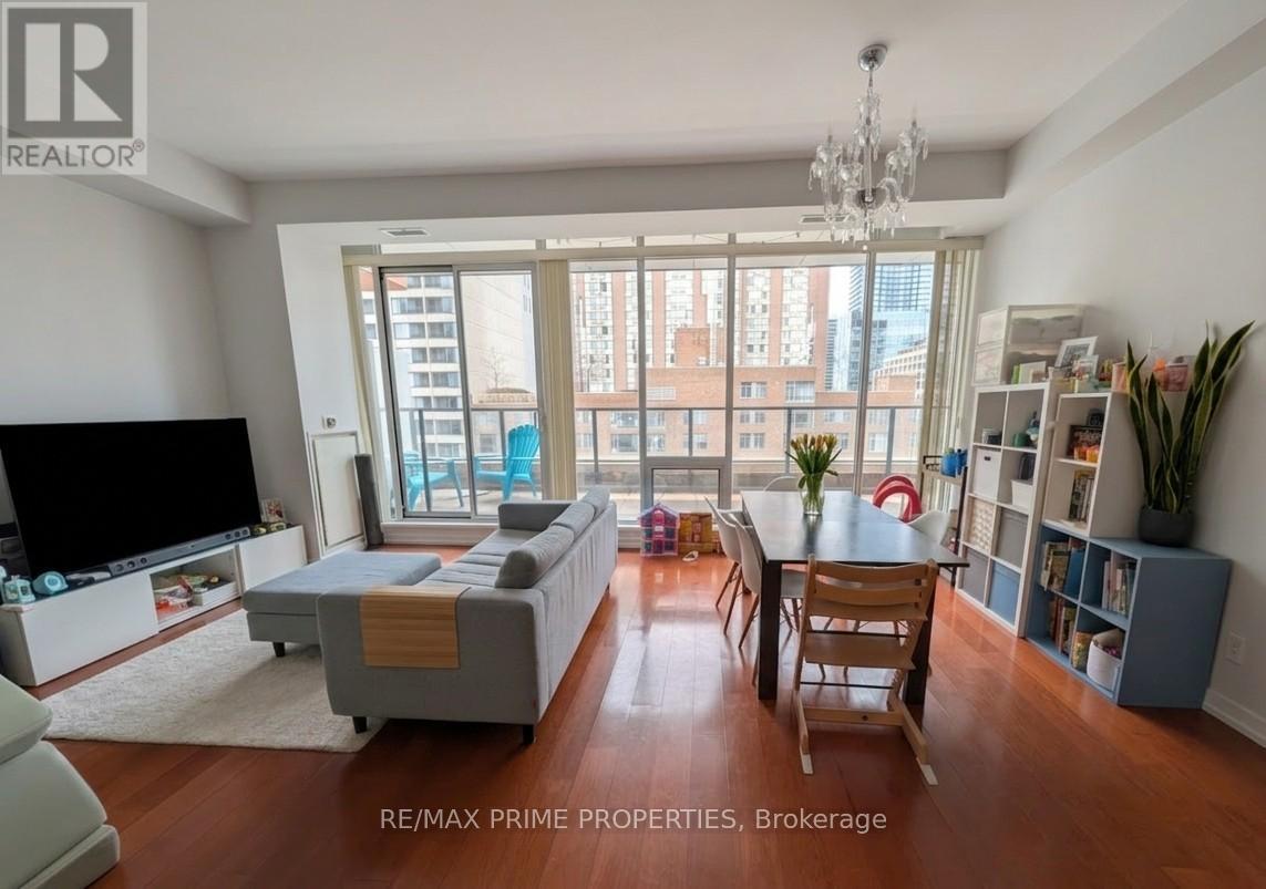 1823 - 111 Elizabeth Street, Toronto, Ontario  M5G 1P7 - Photo 3 - C12938778